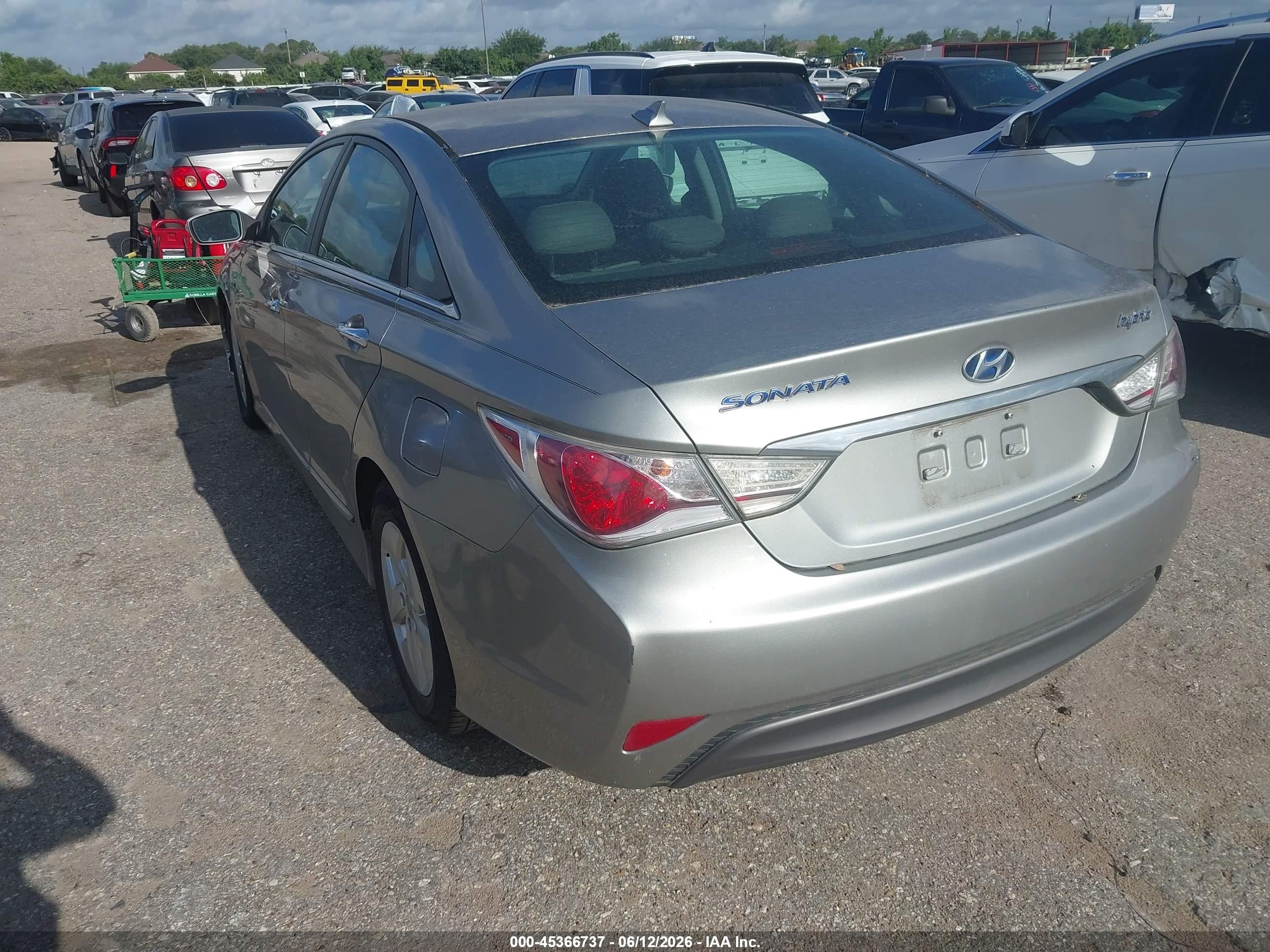 2012 Hyundai Sonata Hybrid   Silver vin: KMHEC4A40CA028042