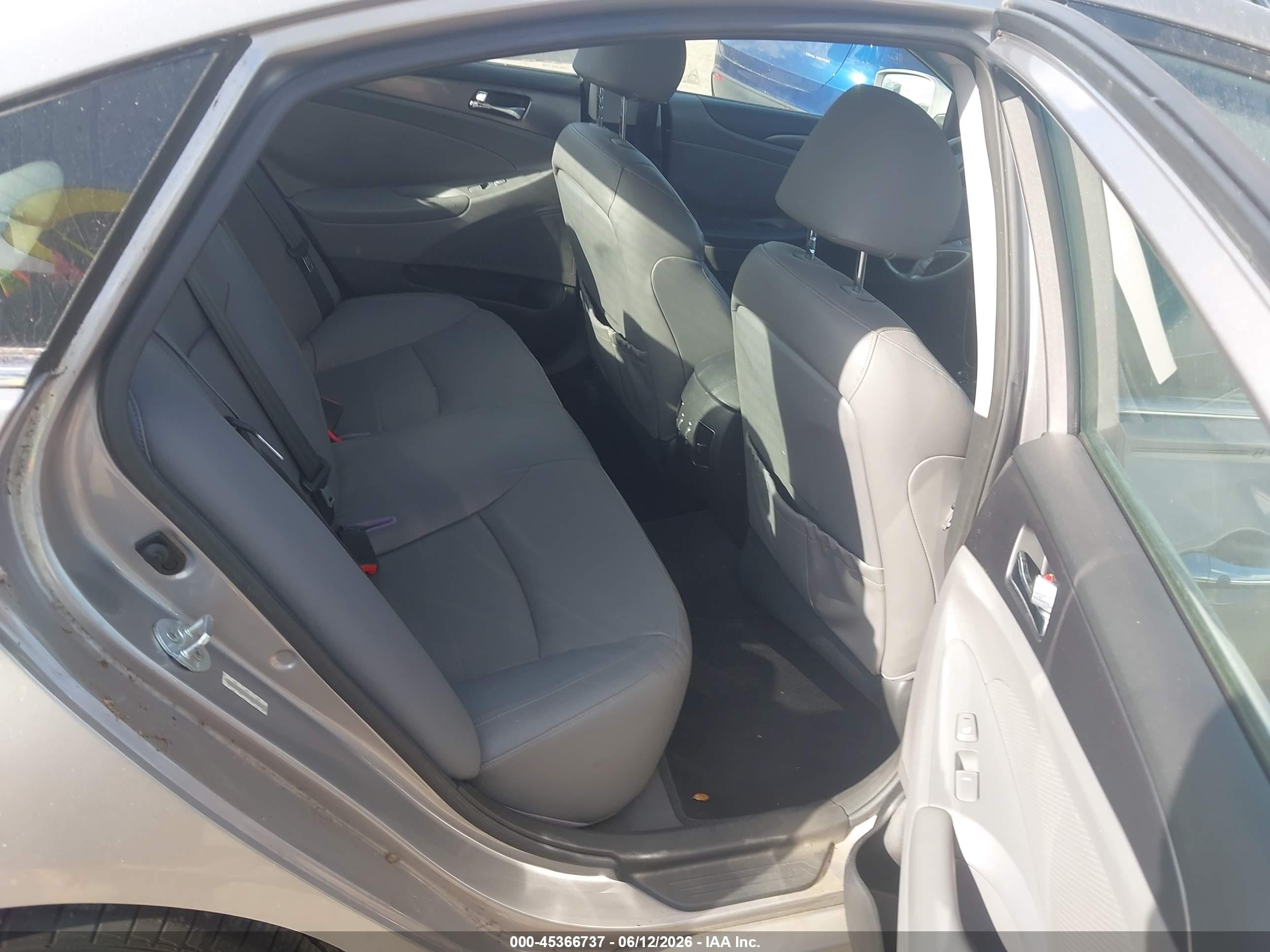 2012 Hyundai Sonata Hybrid   Silver vin: KMHEC4A40CA028042
