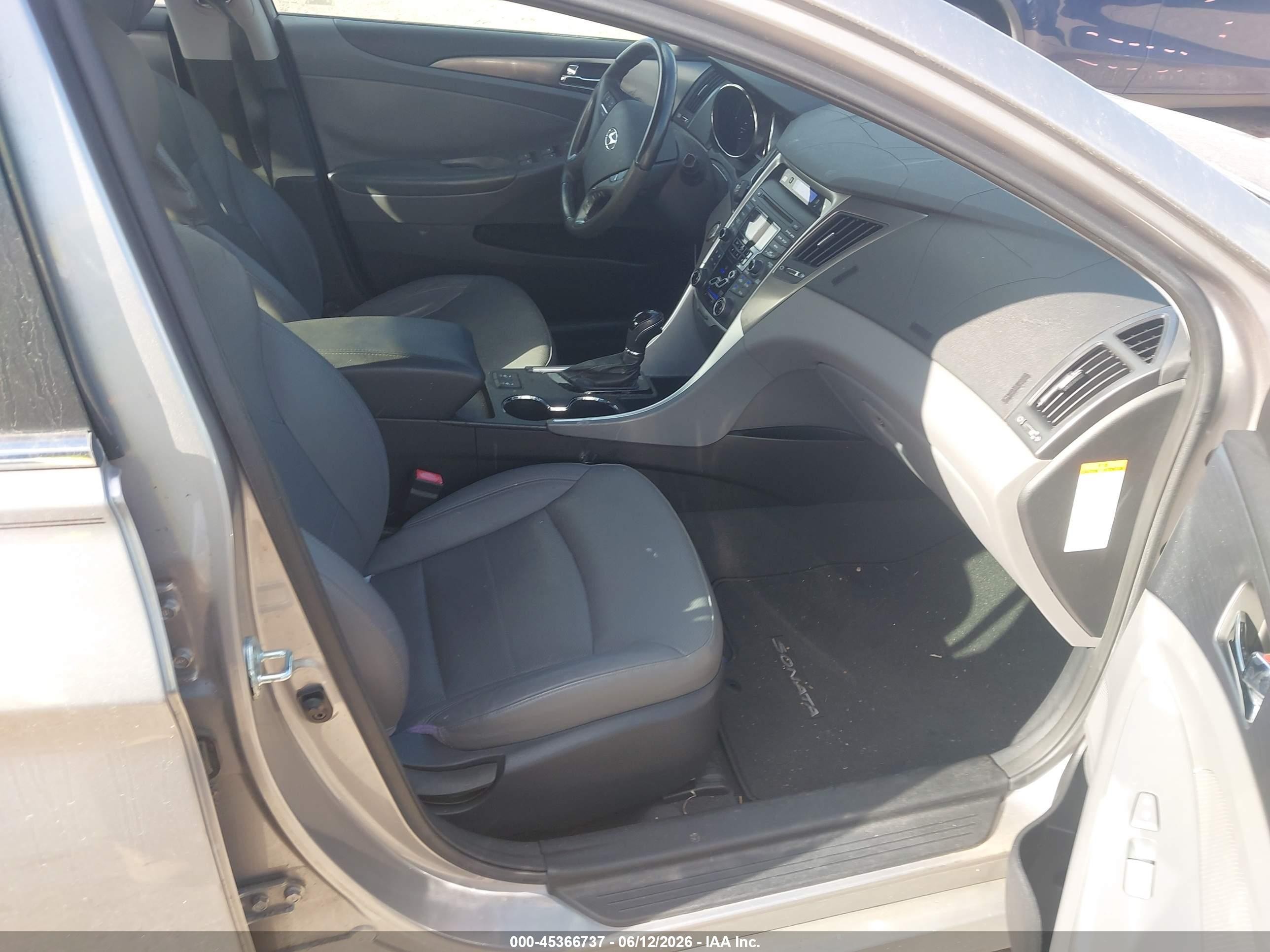 2012 Hyundai Sonata Hybrid   Silver vin: KMHEC4A40CA028042