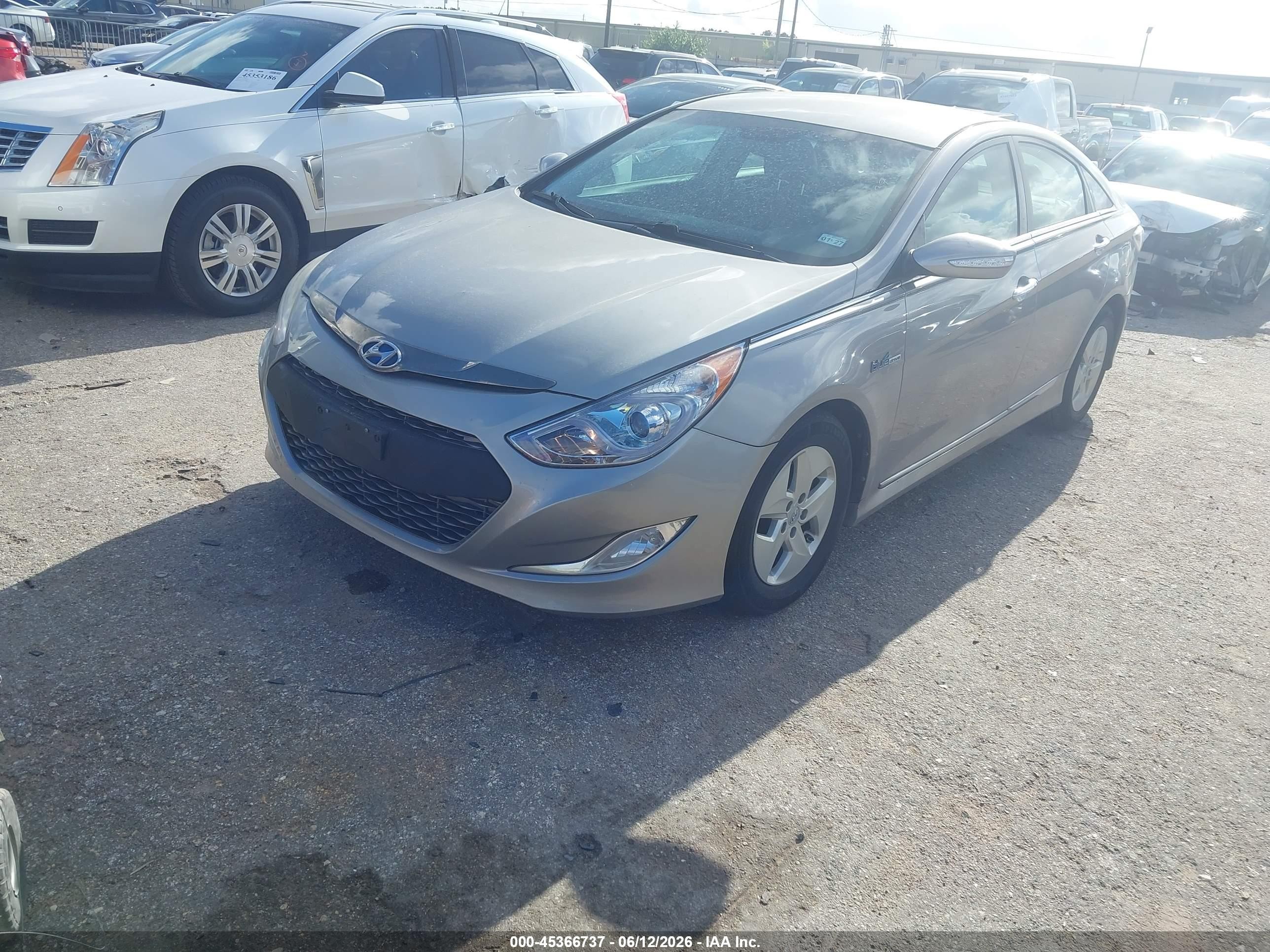 2012 Hyundai Sonata Hybrid   Silver vin: KMHEC4A40CA028042