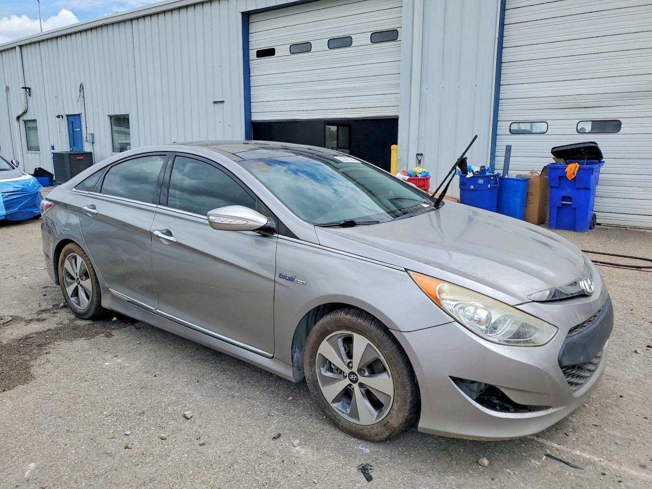 2012 Hyundai Sonata Hybrid Silver vin: KMHEC4A40CA035086