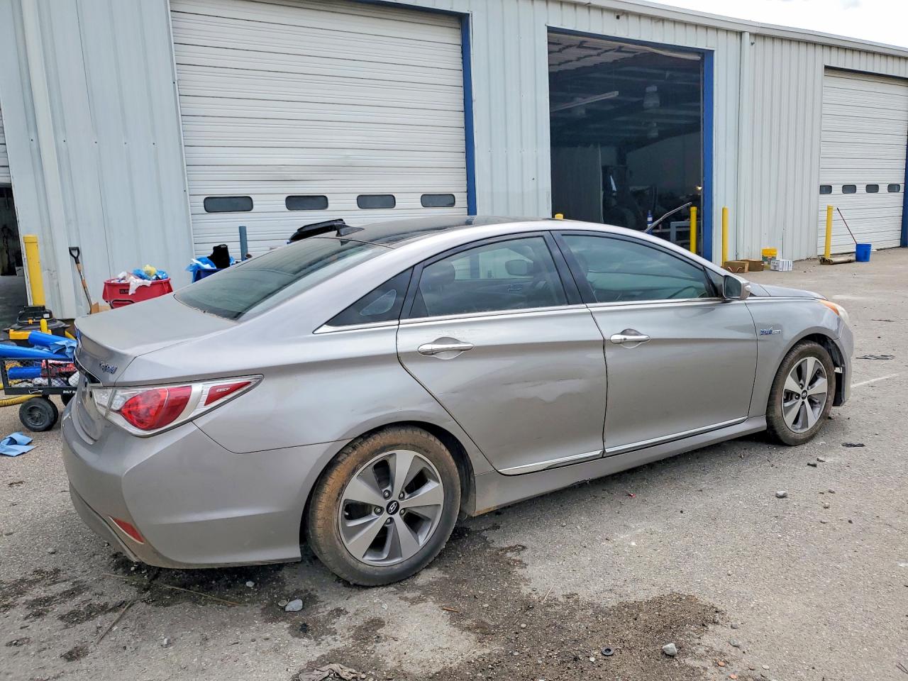 2012 Hyundai Sonata Hybrid Silver vin: KMHEC4A40CA035086