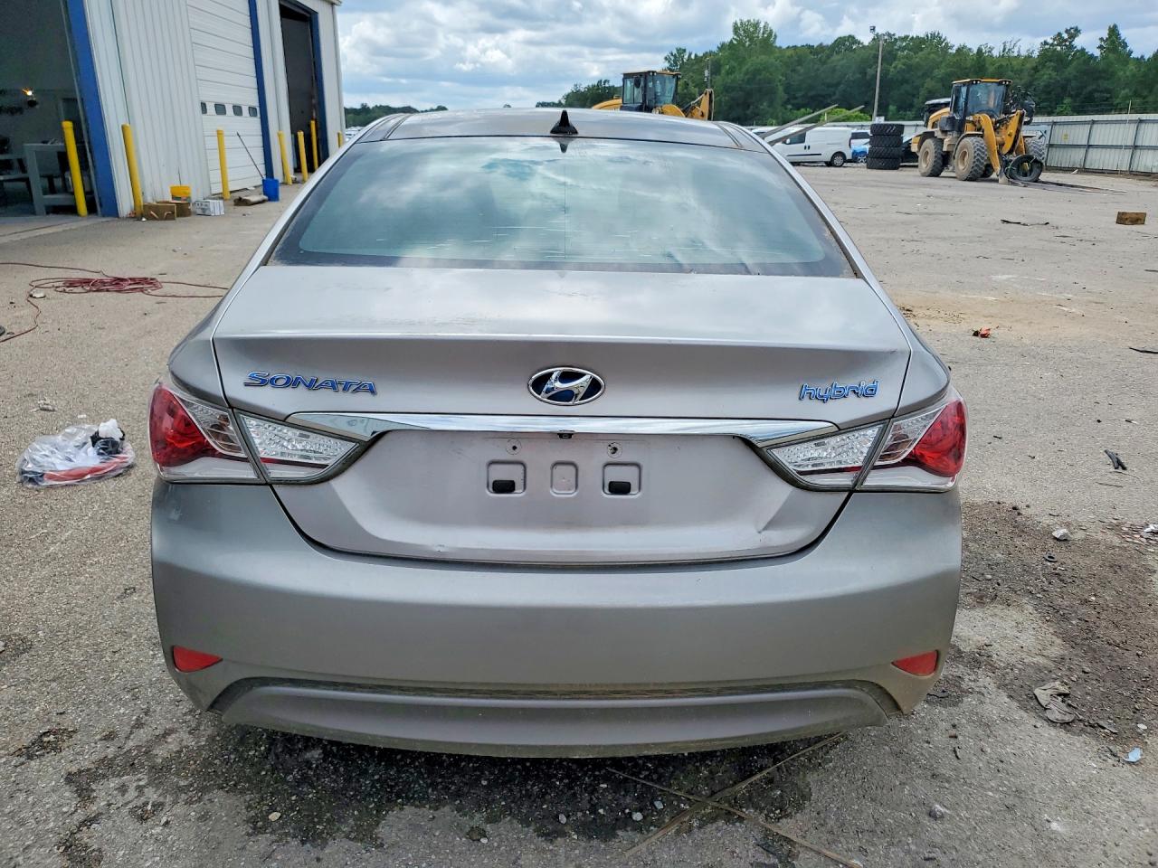 2012 Hyundai Sonata Hybrid Silver vin: KMHEC4A40CA035086