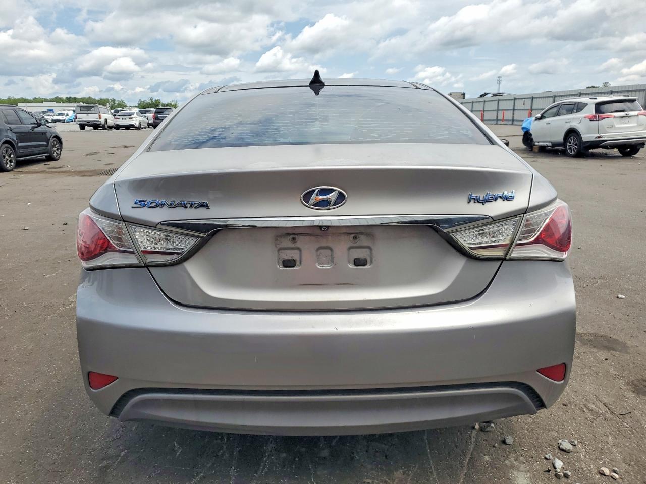 2012 Hyundai Sonata Hybrid Silver vin: KMHEC4A40CA035427