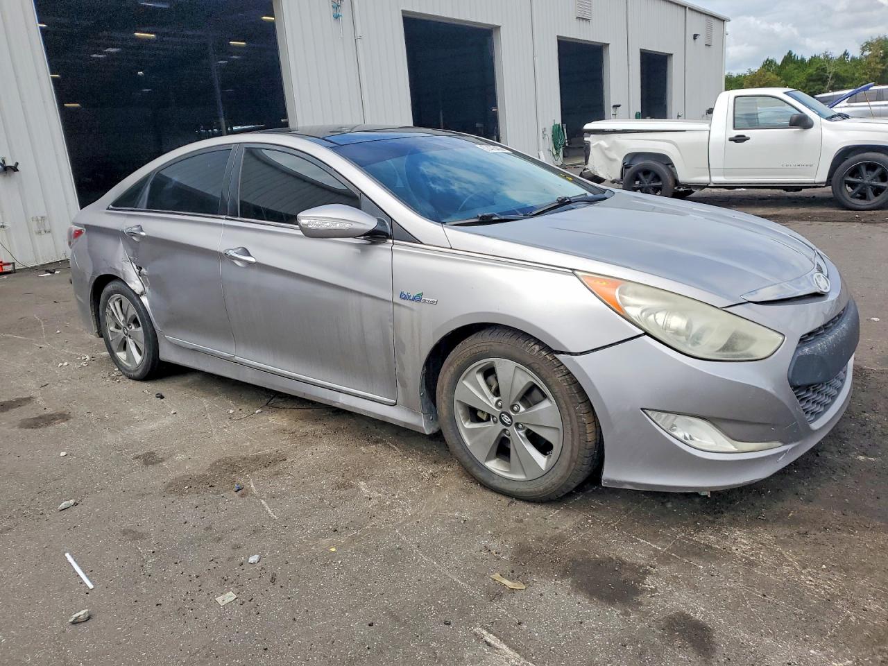 2012 Hyundai Sonata Hybrid Silver vin: KMHEC4A40CA035427