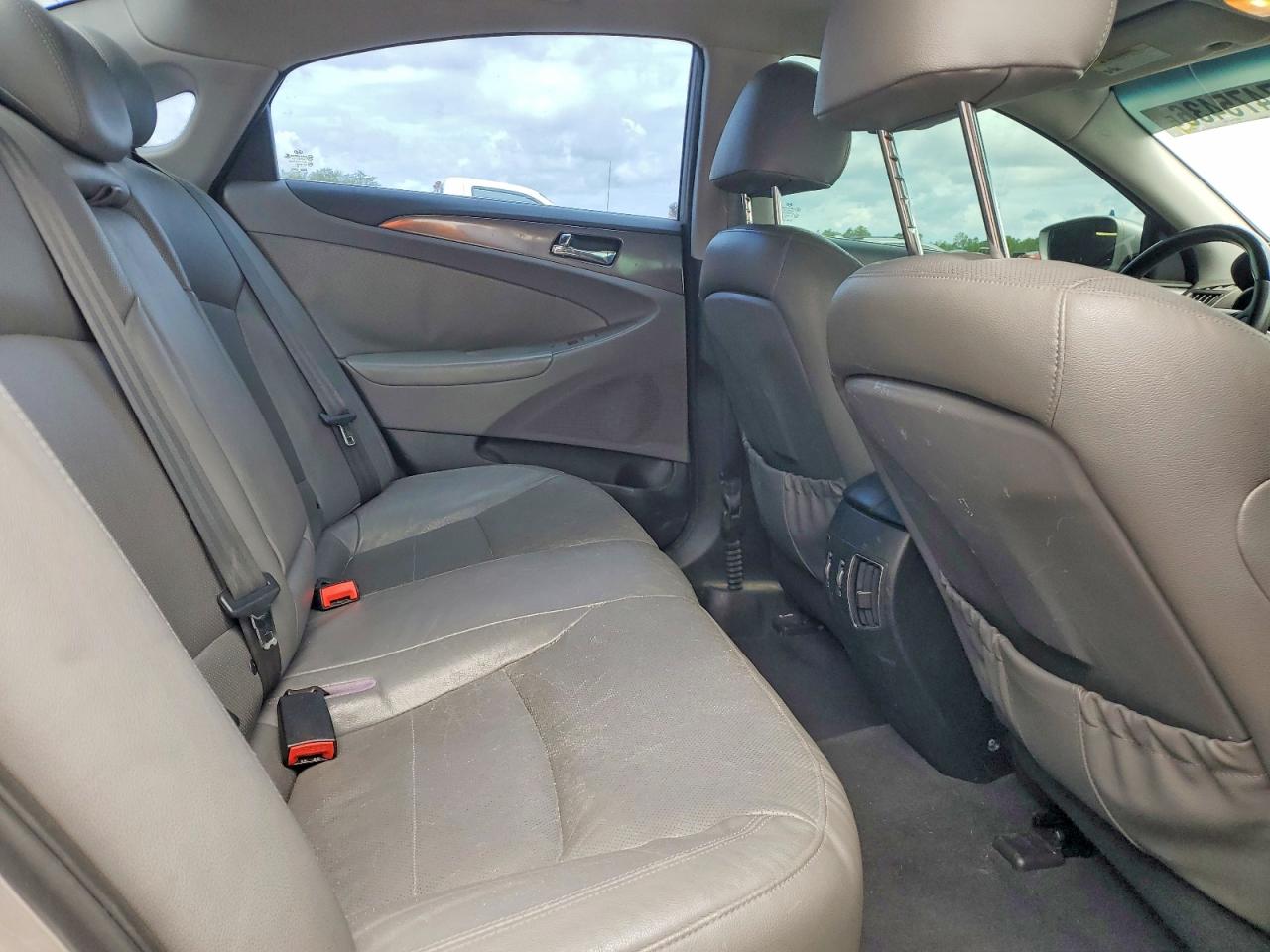 2012 Hyundai Sonata Hybrid Silver vin: KMHEC4A40CA035427