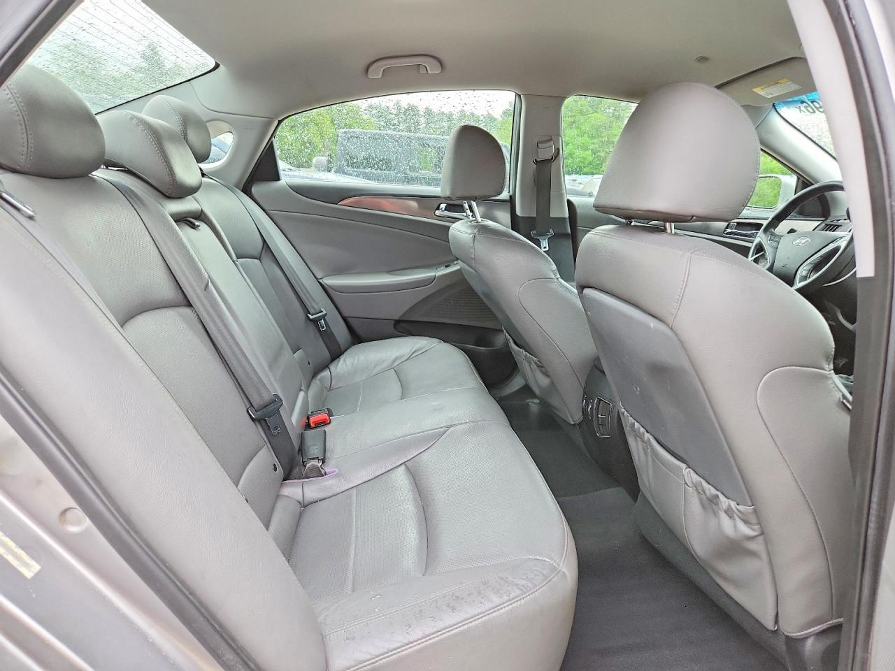 2012 Hyundai Sonata Hybrid Silver vin: KMHEC4A40CA040689