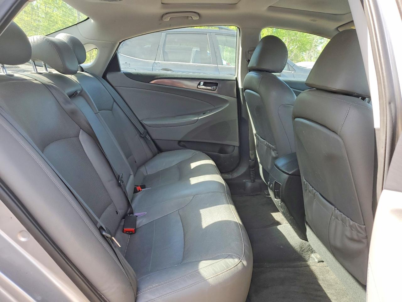 2012 Hyundai Sonata Hybrid Silver vin: KMHEC4A40CA060313