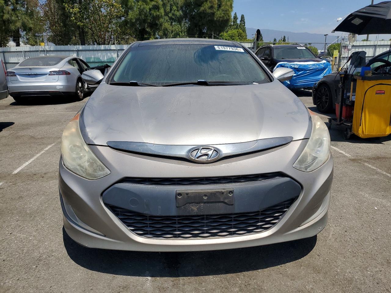 2013 Hyundai Sonata Hybrid Silver vin: KMHEC4A40DA069532