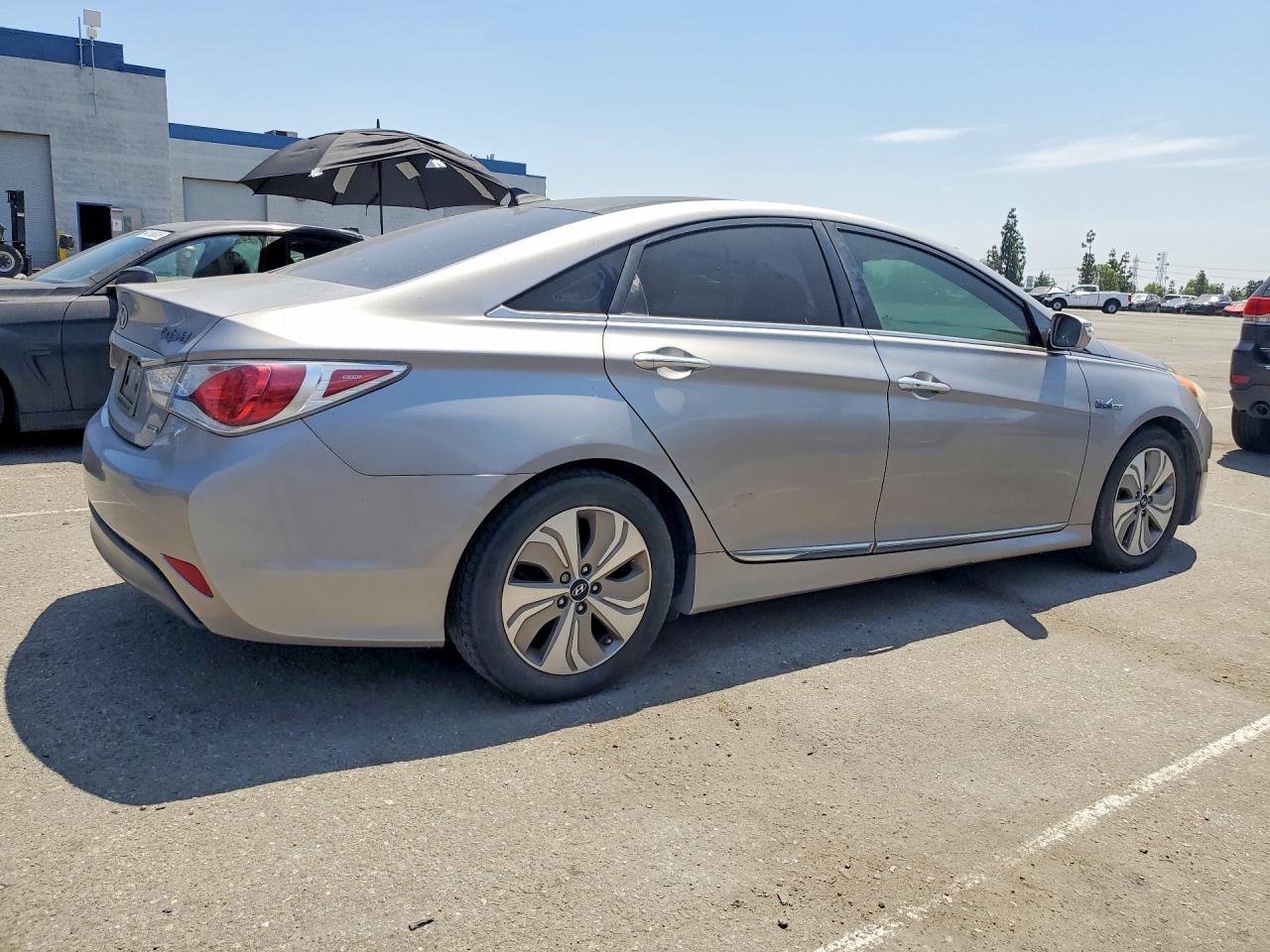 2013 Hyundai Sonata Hybrid Silver vin: KMHEC4A40DA069532