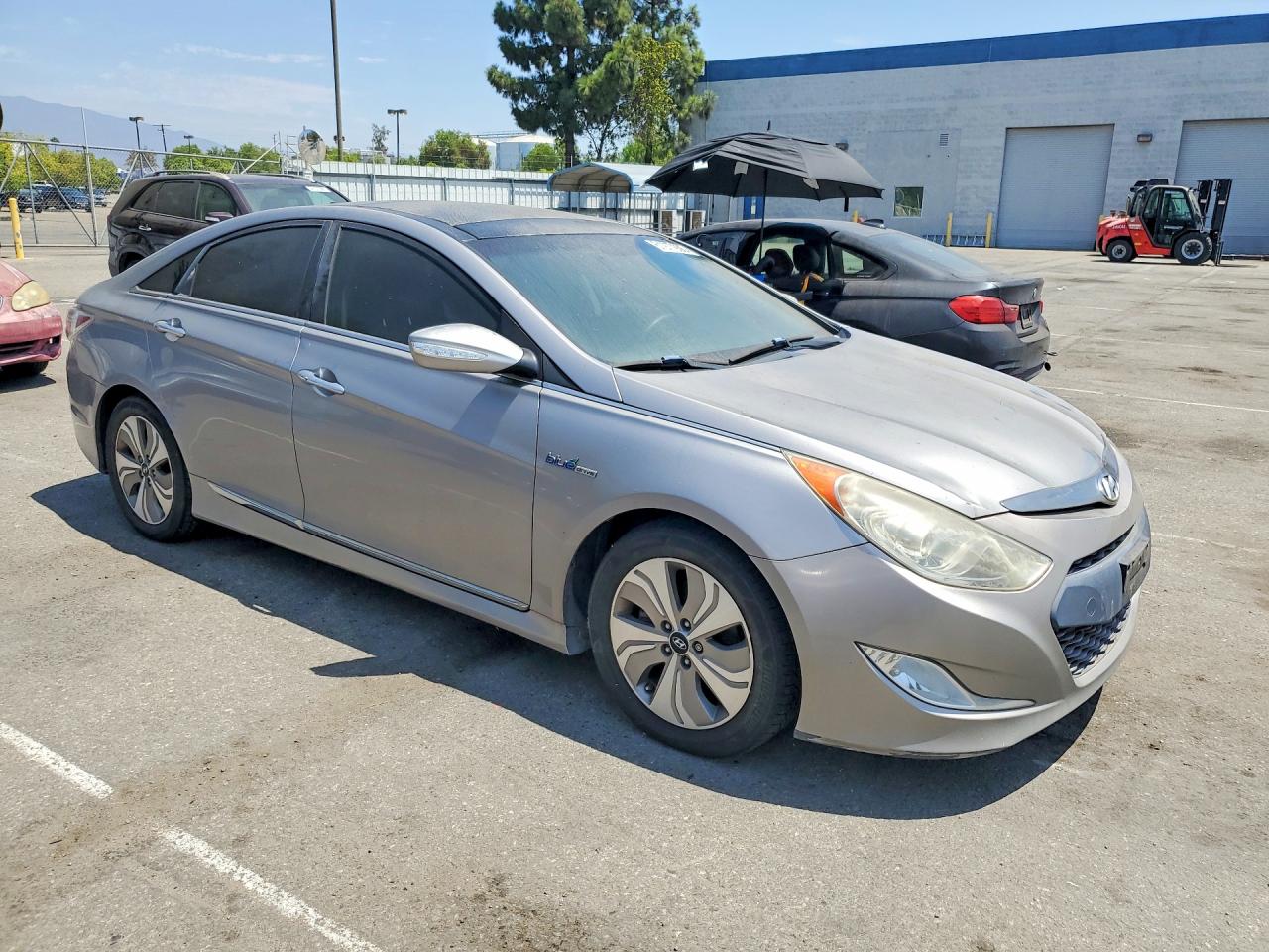 2013 Hyundai Sonata Hybrid Silver vin: KMHEC4A40DA069532