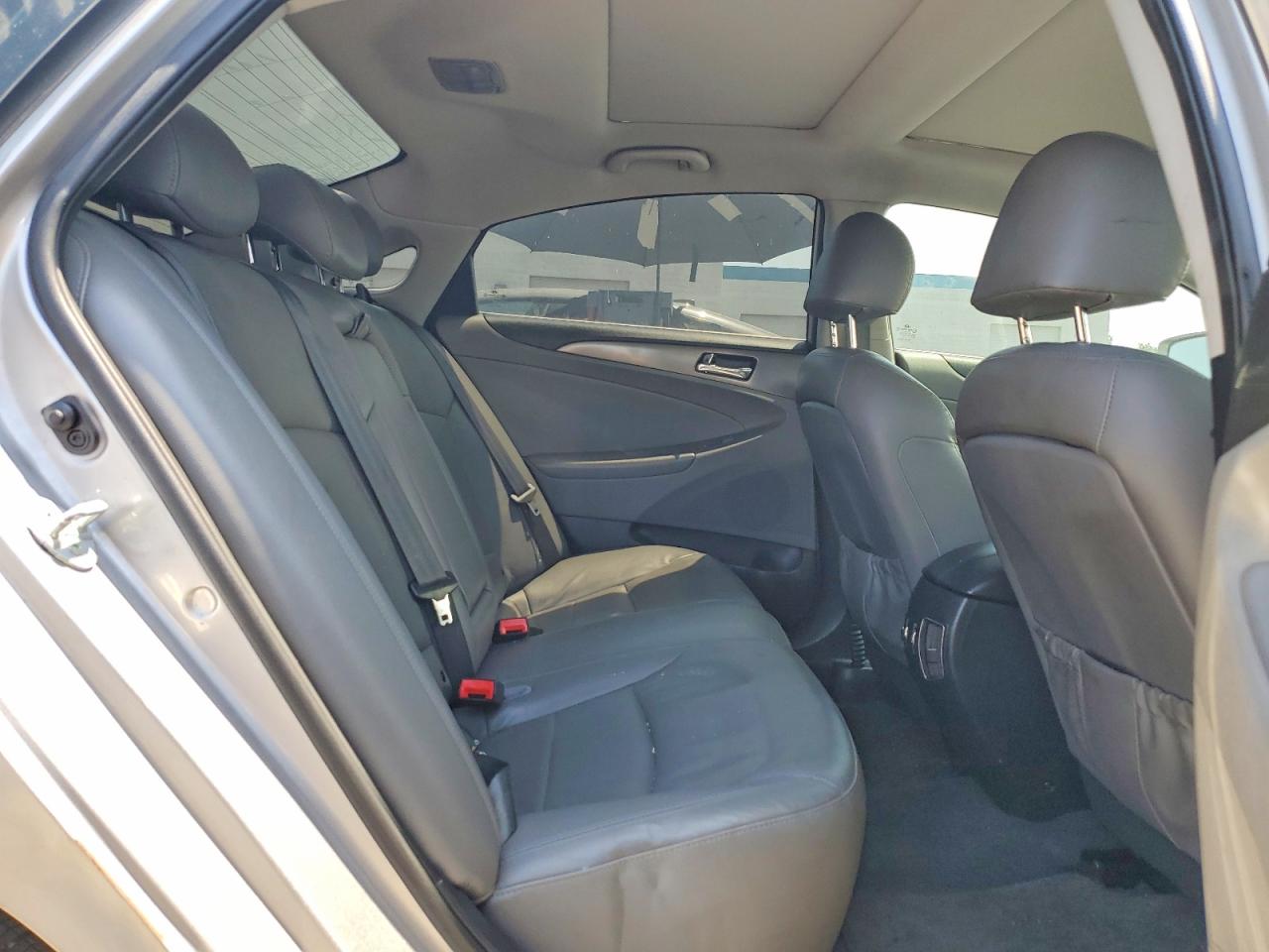 2013 Hyundai Sonata Hybrid Silver vin: KMHEC4A40DA069532