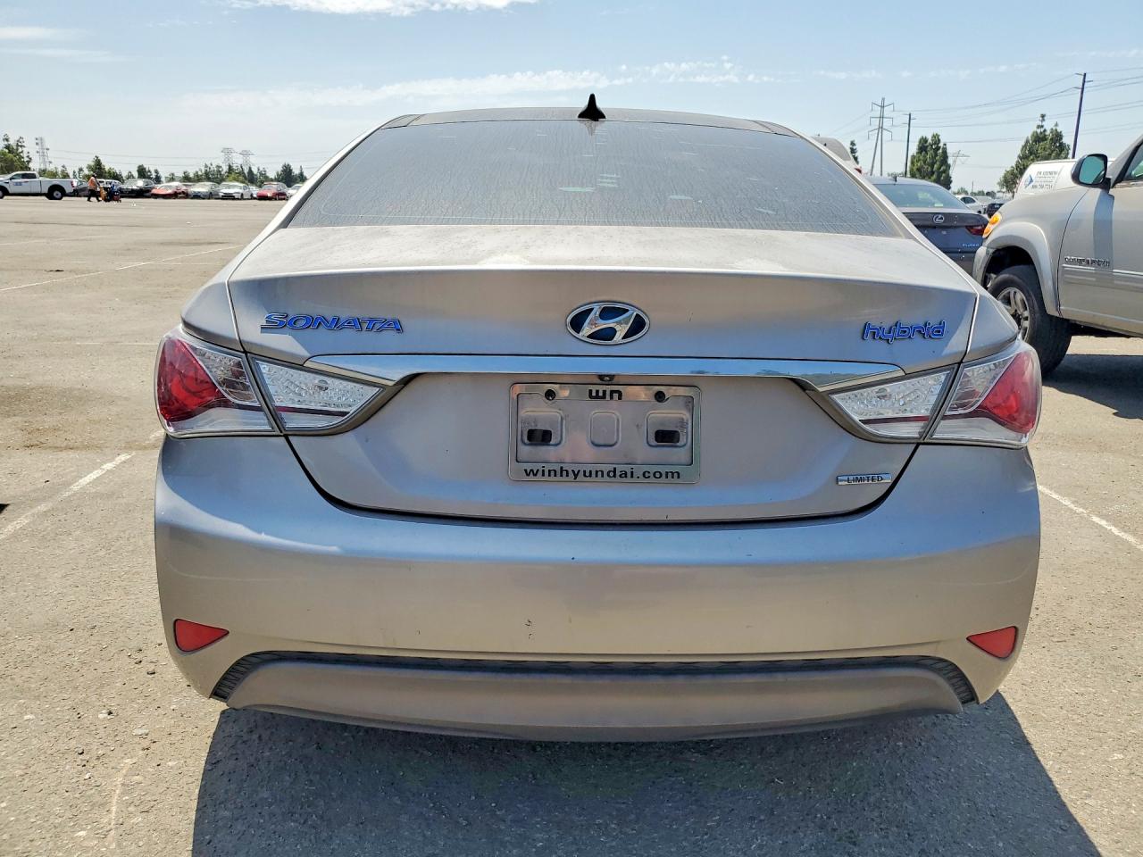 2013 Hyundai Sonata Hybrid Silver vin: KMHEC4A40DA069532