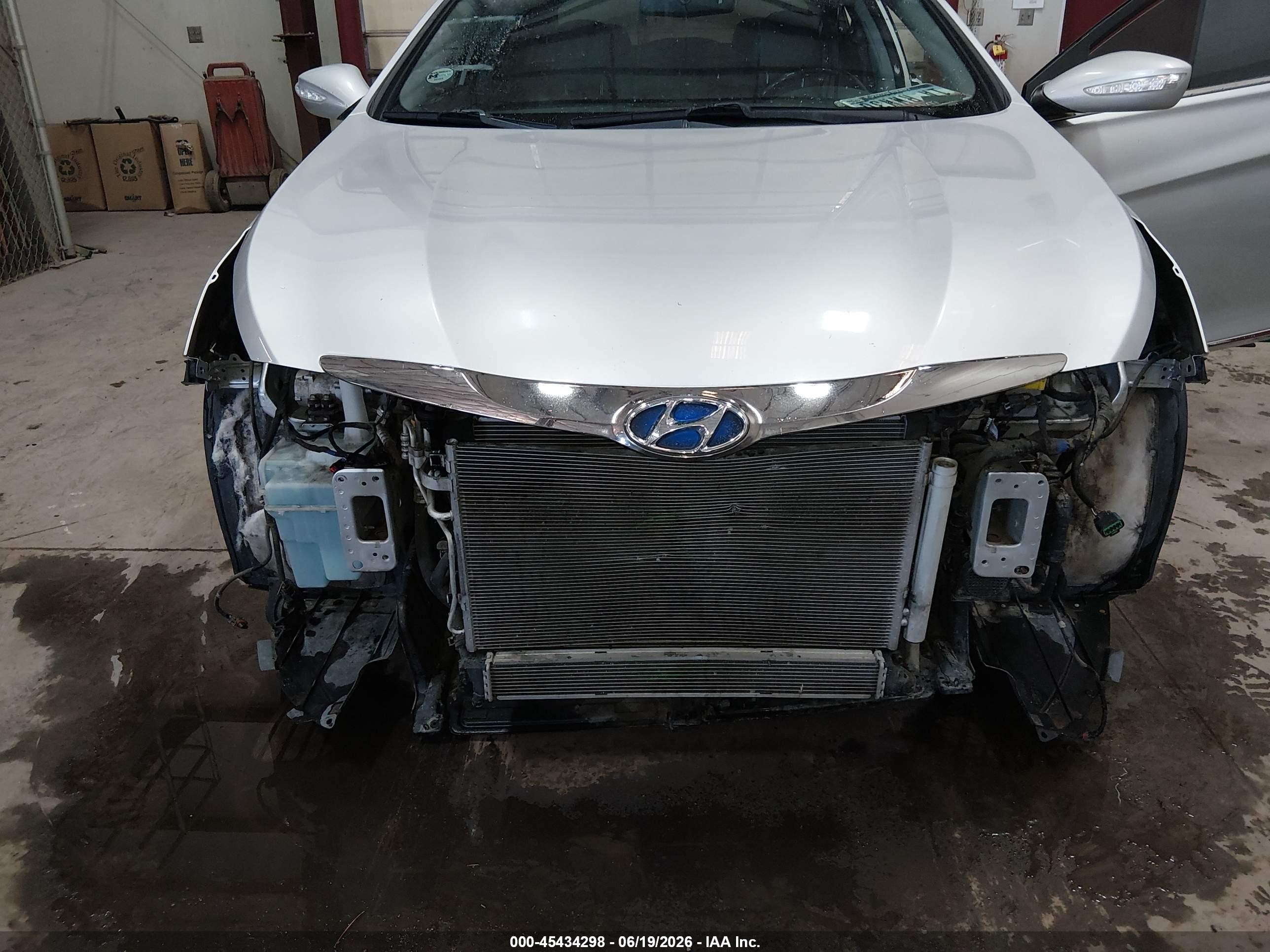2013 Hyundai Sonata Hybrid Limited Silver vin: KMHEC4A40DA072074