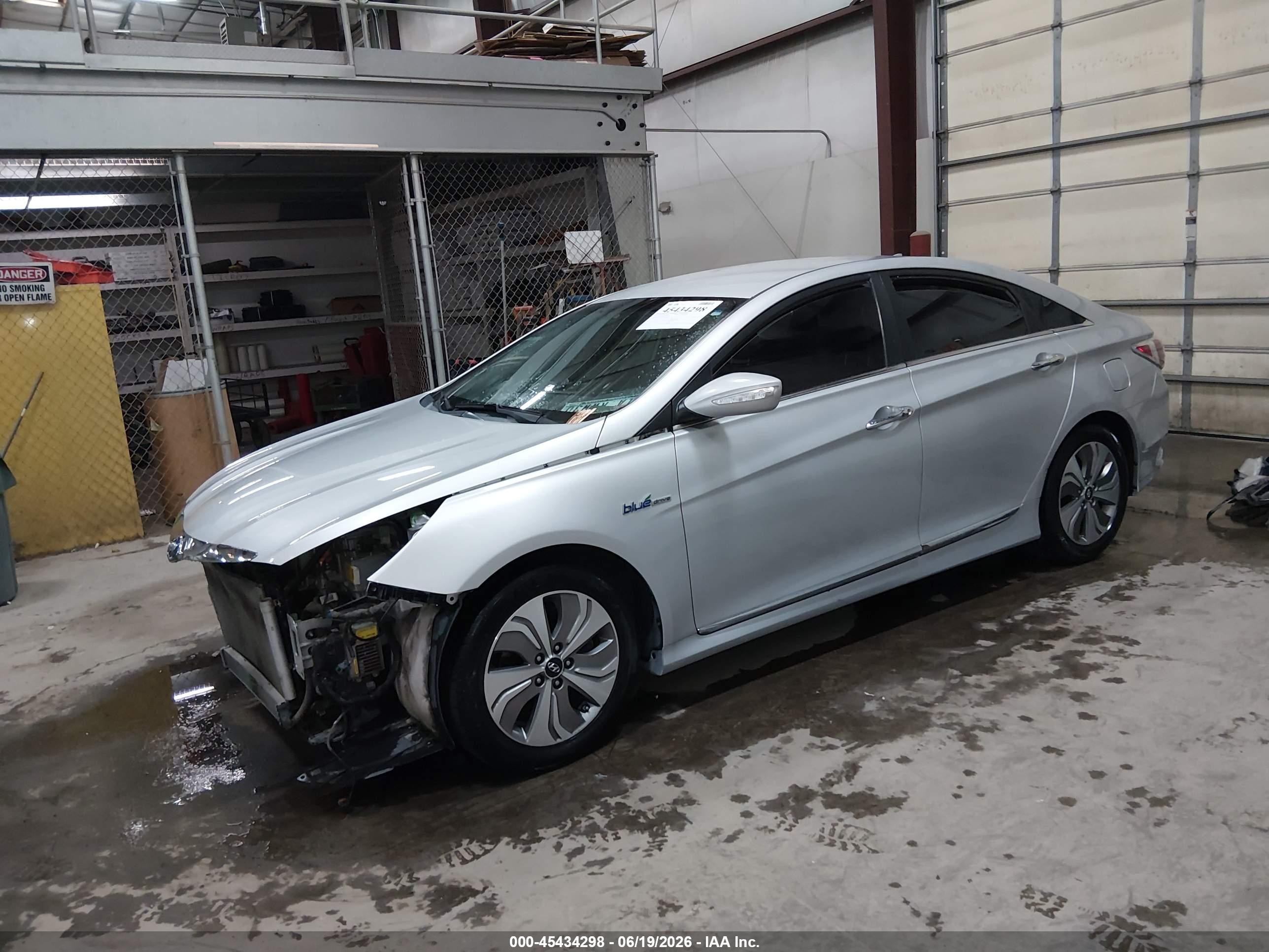 2013 Hyundai Sonata Hybrid Limited Silver vin: KMHEC4A40DA072074