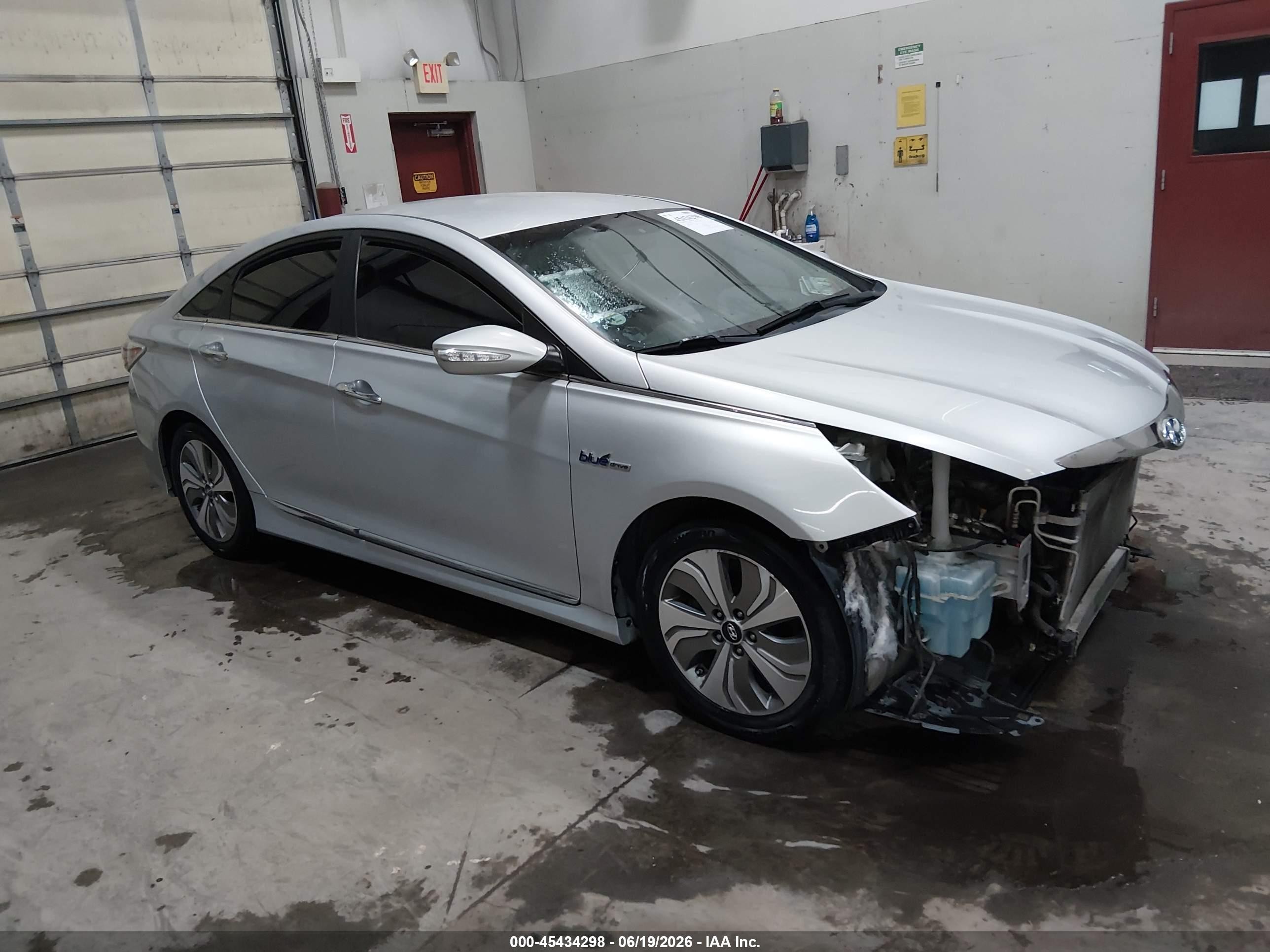 2013 Hyundai Sonata Hybrid Limited Silver vin: KMHEC4A40DA072074