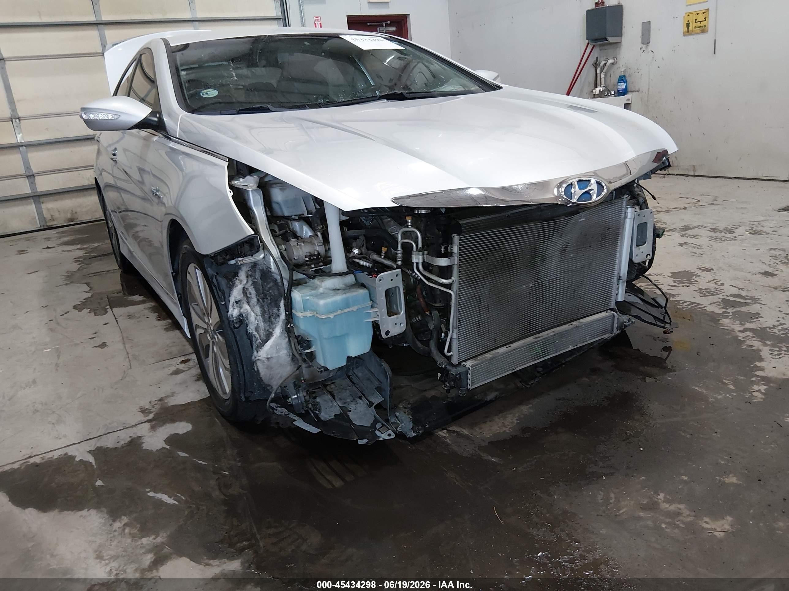 2013 Hyundai Sonata Hybrid Limited Silver vin: KMHEC4A40DA072074