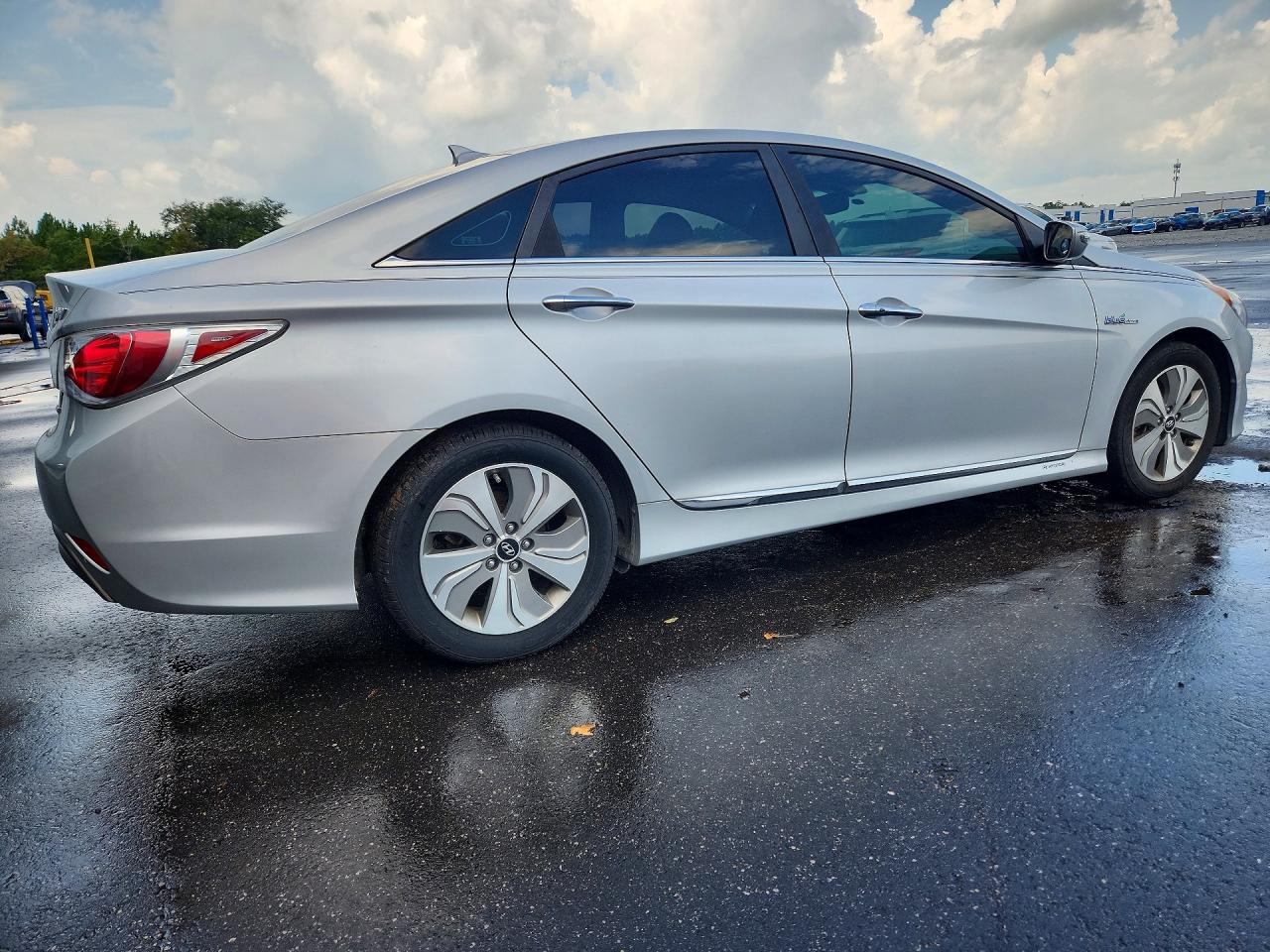 2013 Hyundai Sonata Hybrid Silver vin: KMHEC4A40DA079560
