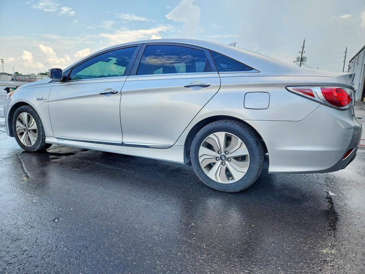 2013 Hyundai Sonata Hybrid Silver vin: KMHEC4A40DA079560
