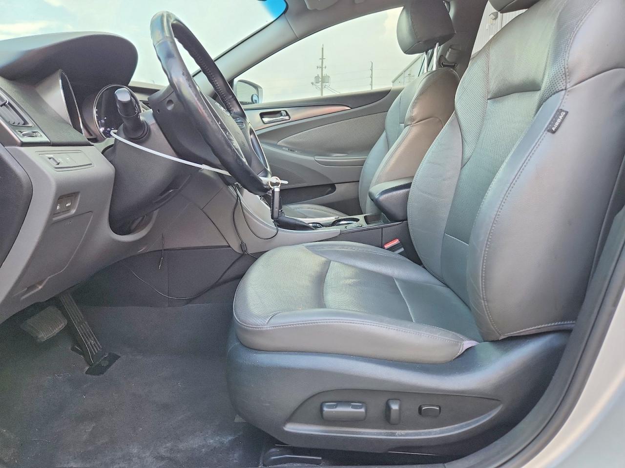 2013 Hyundai Sonata Hybrid Silver vin: KMHEC4A40DA079560
