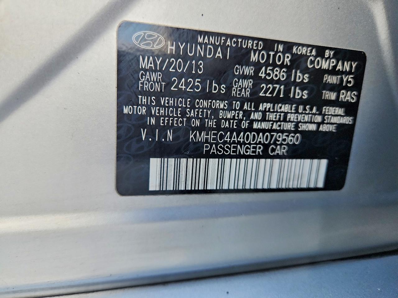 2013 Hyundai Sonata Hybrid Silver vin: KMHEC4A40DA079560