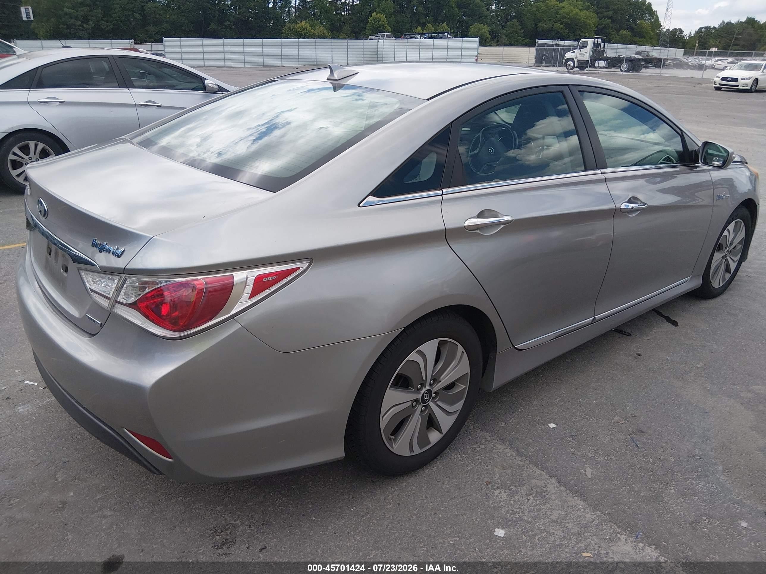 2013 Hyundai Sonata Hybrid Limited Silver vin: KMHEC4A40DA090171