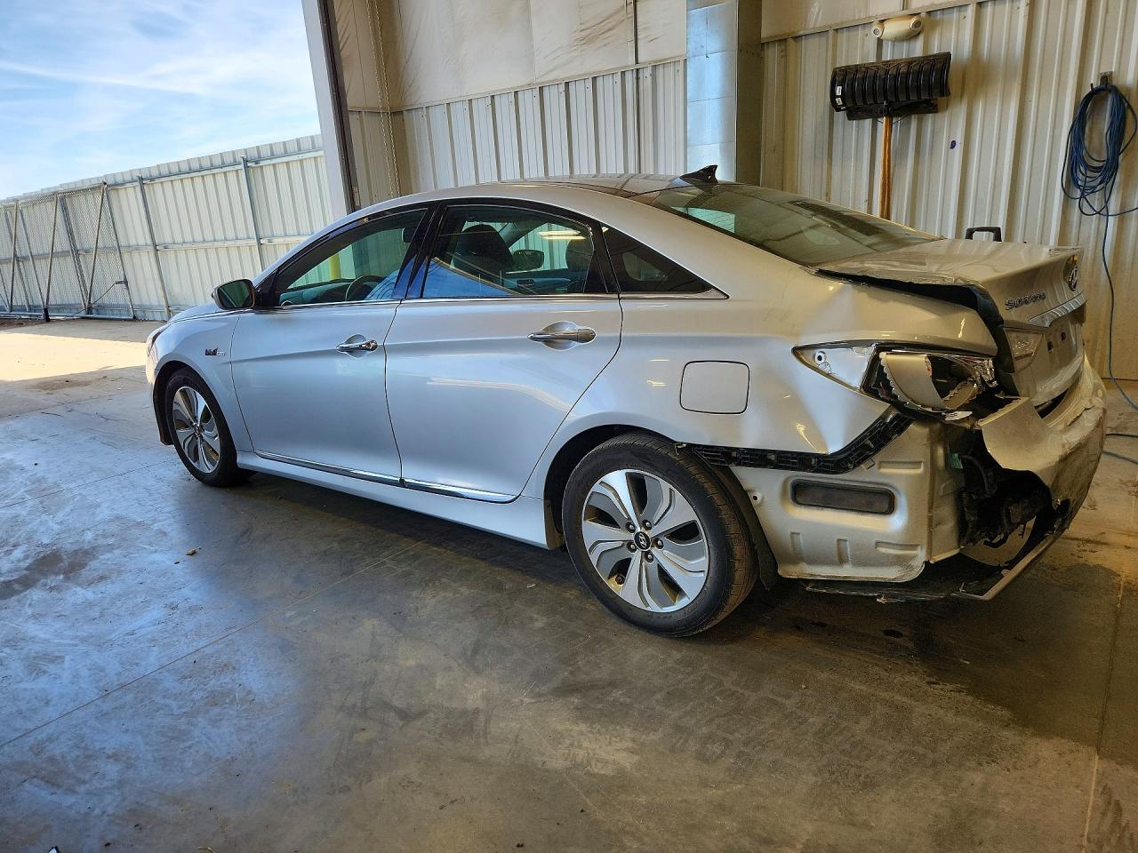 2014 Hyundai Sonata Hybrid Silver vin: KMHEC4A40EA108010