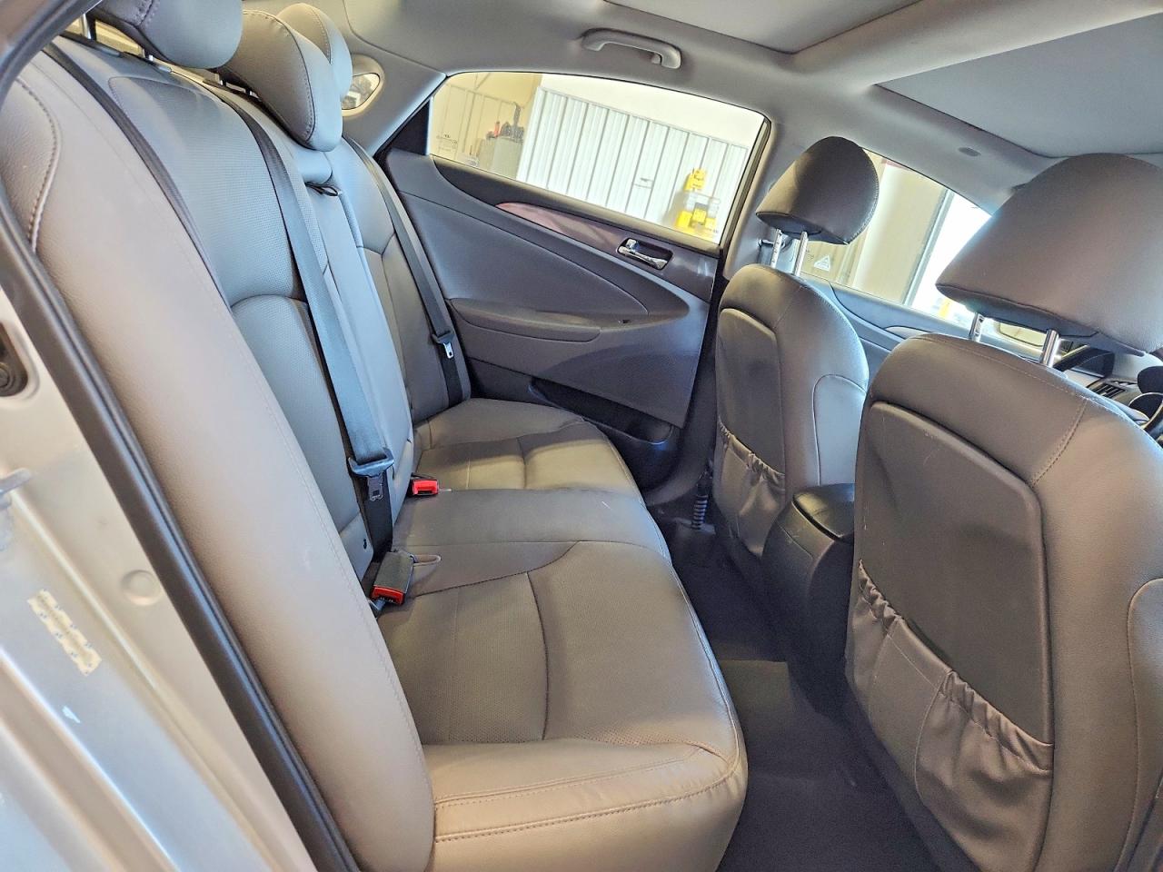 2014 Hyundai Sonata Hybrid Silver vin: KMHEC4A40EA108010