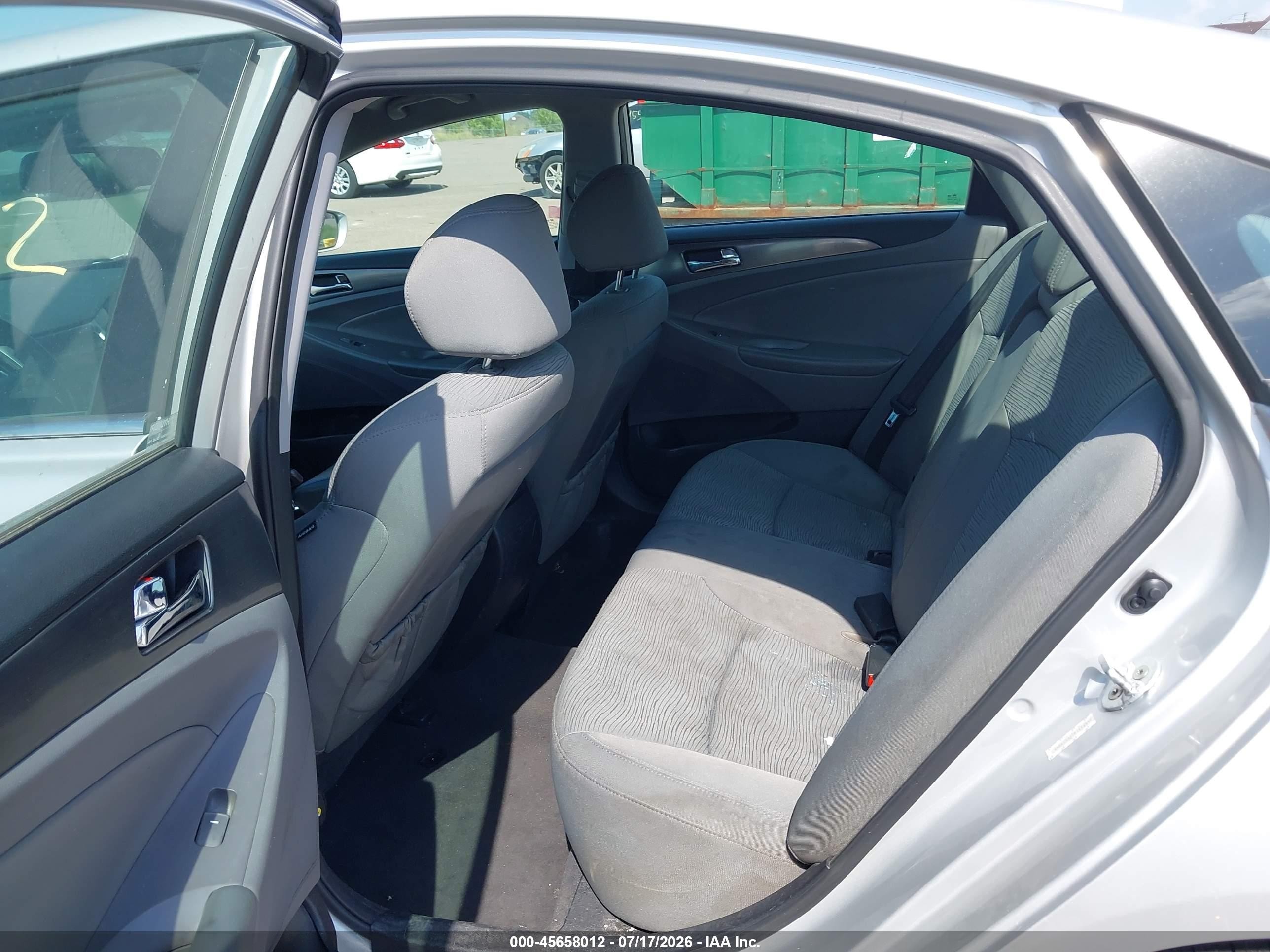 2014 Hyundai Sonata Hybrid   Silver vin: KMHEC4A40EA114535