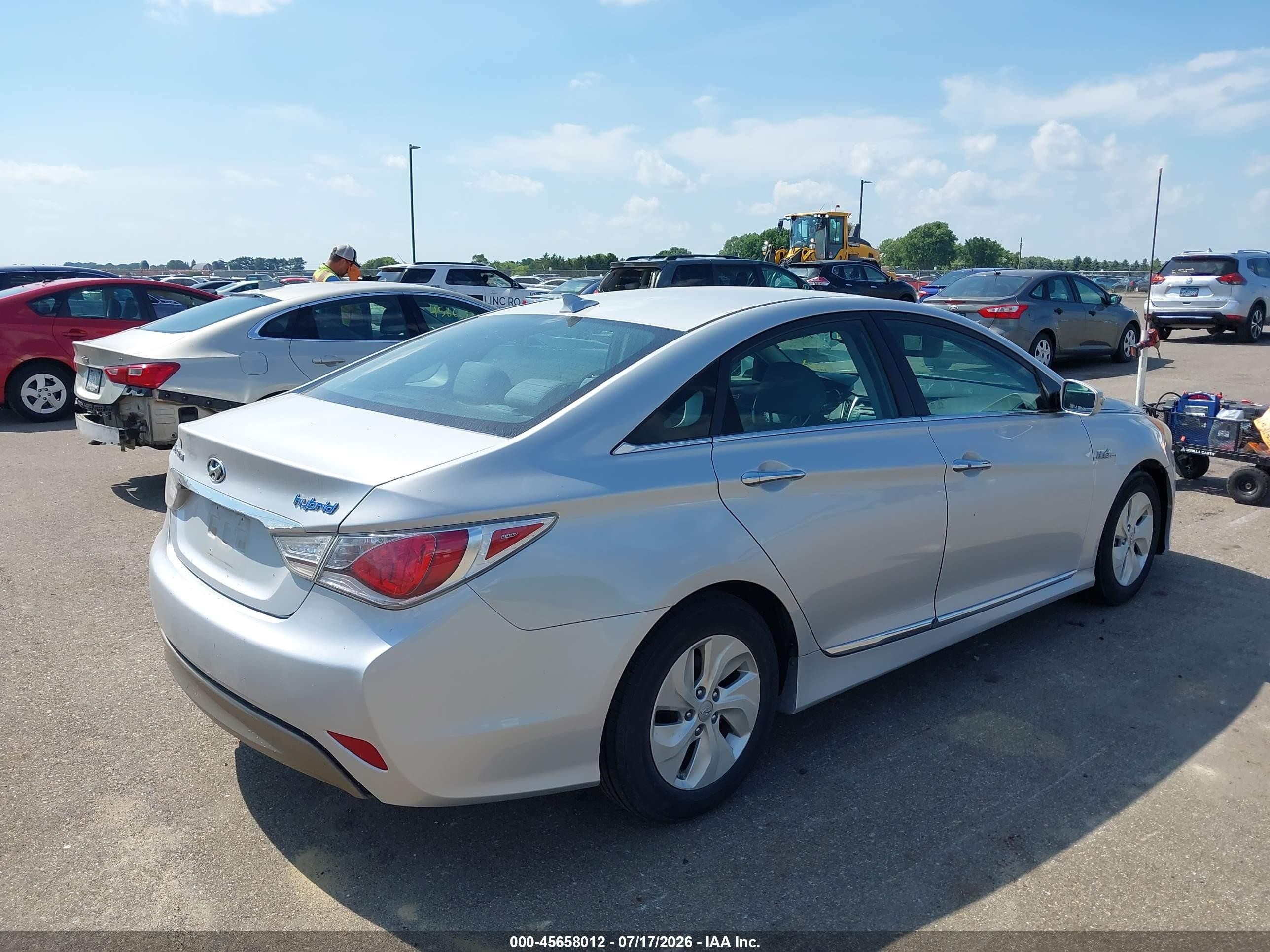 2014 Hyundai Sonata Hybrid   Silver vin: KMHEC4A40EA114535