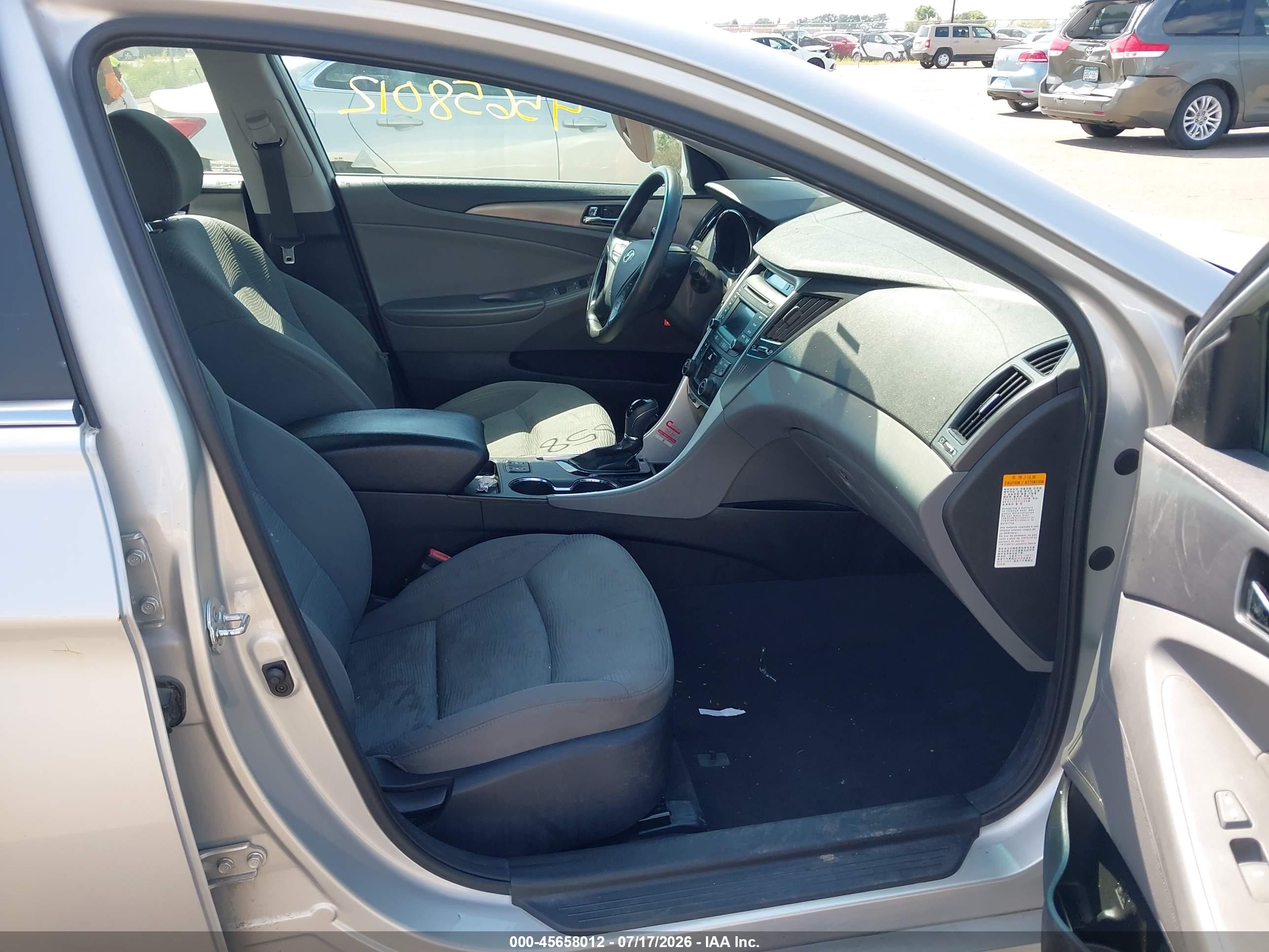 2014 Hyundai Sonata Hybrid   Silver vin: KMHEC4A40EA114535