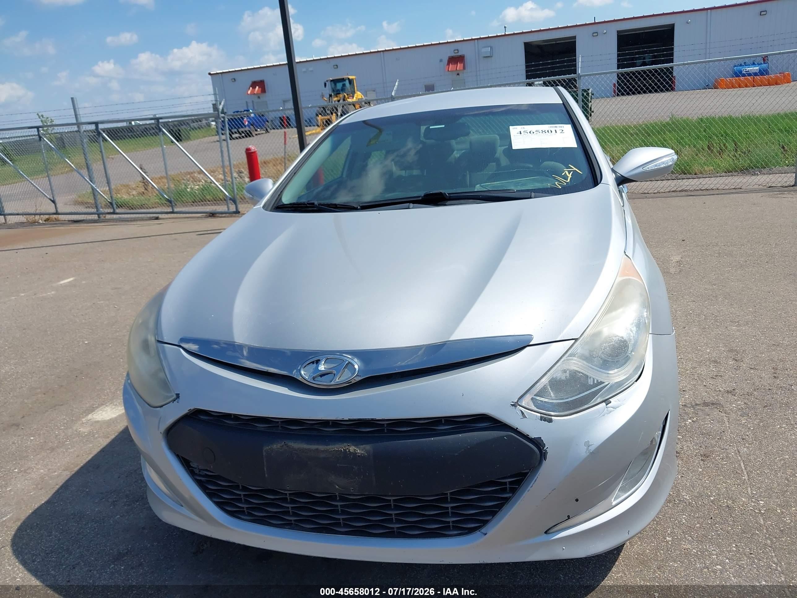 2014 Hyundai Sonata Hybrid   Silver vin: KMHEC4A40EA114535