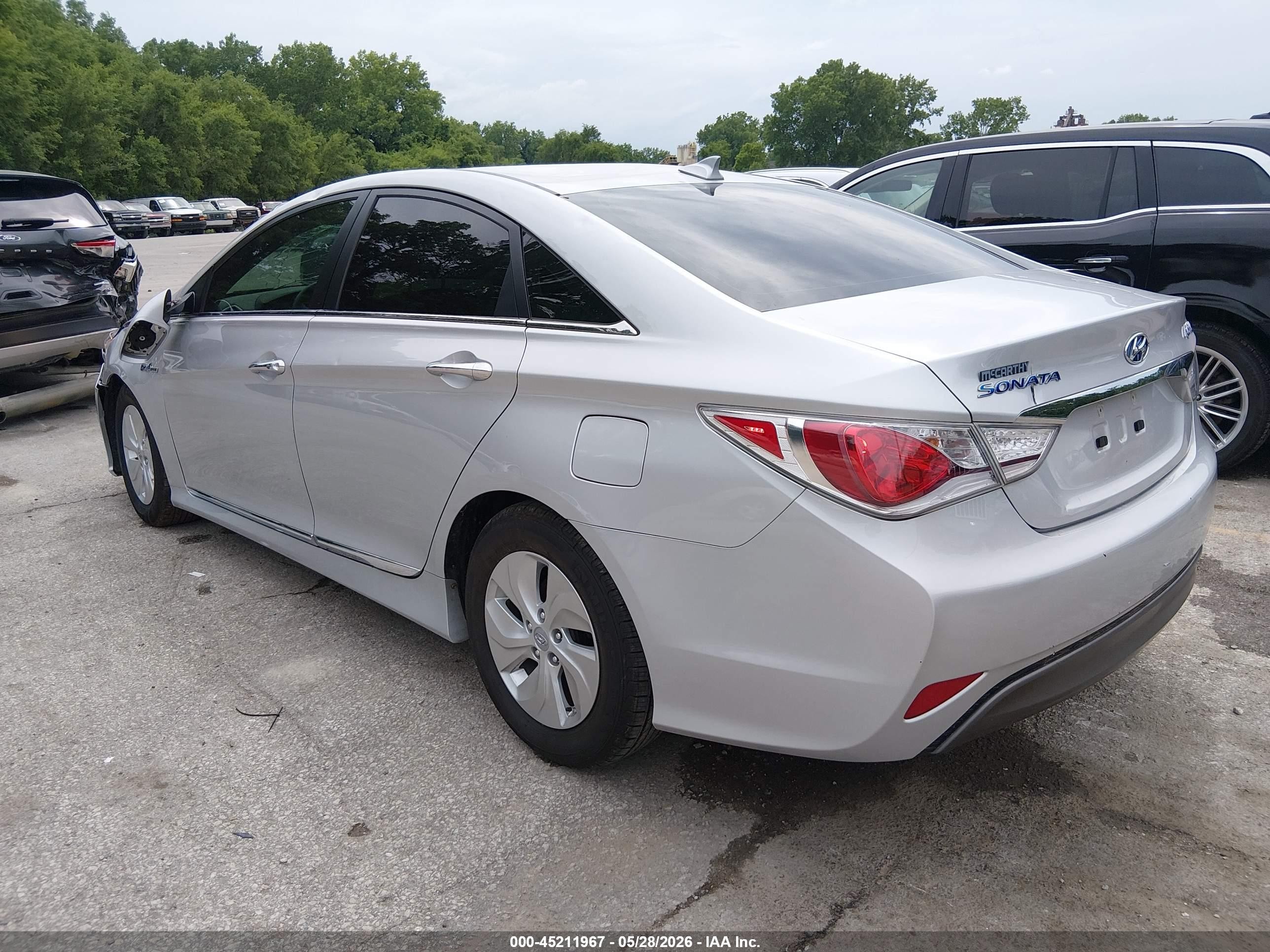 2015 Hyundai Sonata Hybrid Silver vin: KMHEC4A40FA135337