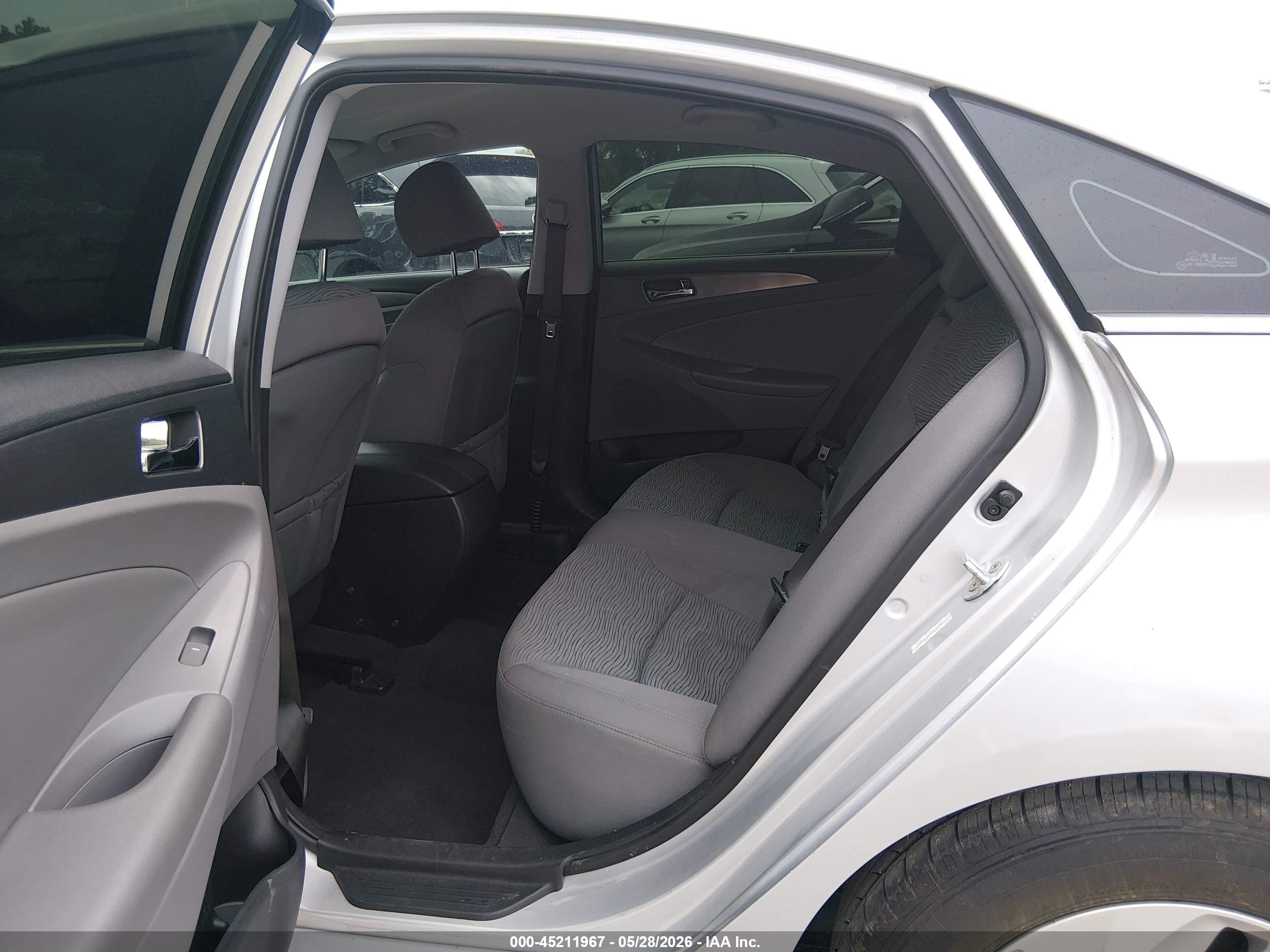 2015 Hyundai Sonata Hybrid Silver vin: KMHEC4A40FA135337