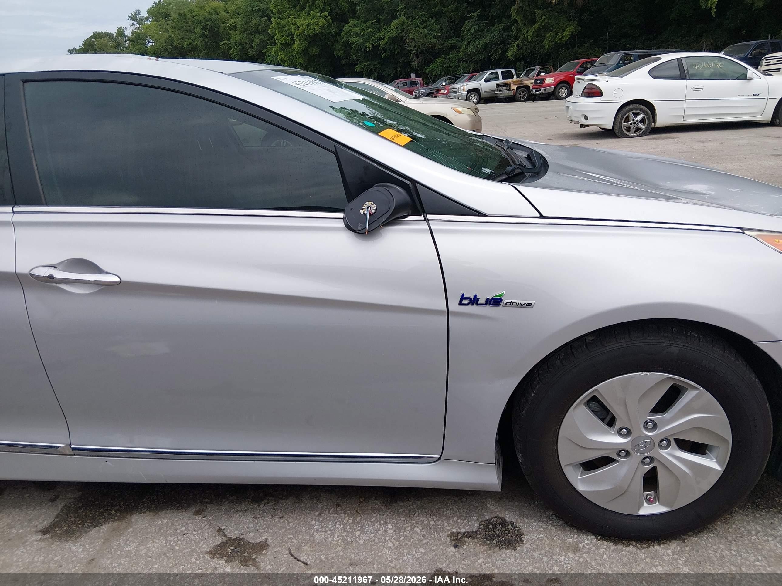 2015 Hyundai Sonata Hybrid Silver vin: KMHEC4A40FA135337