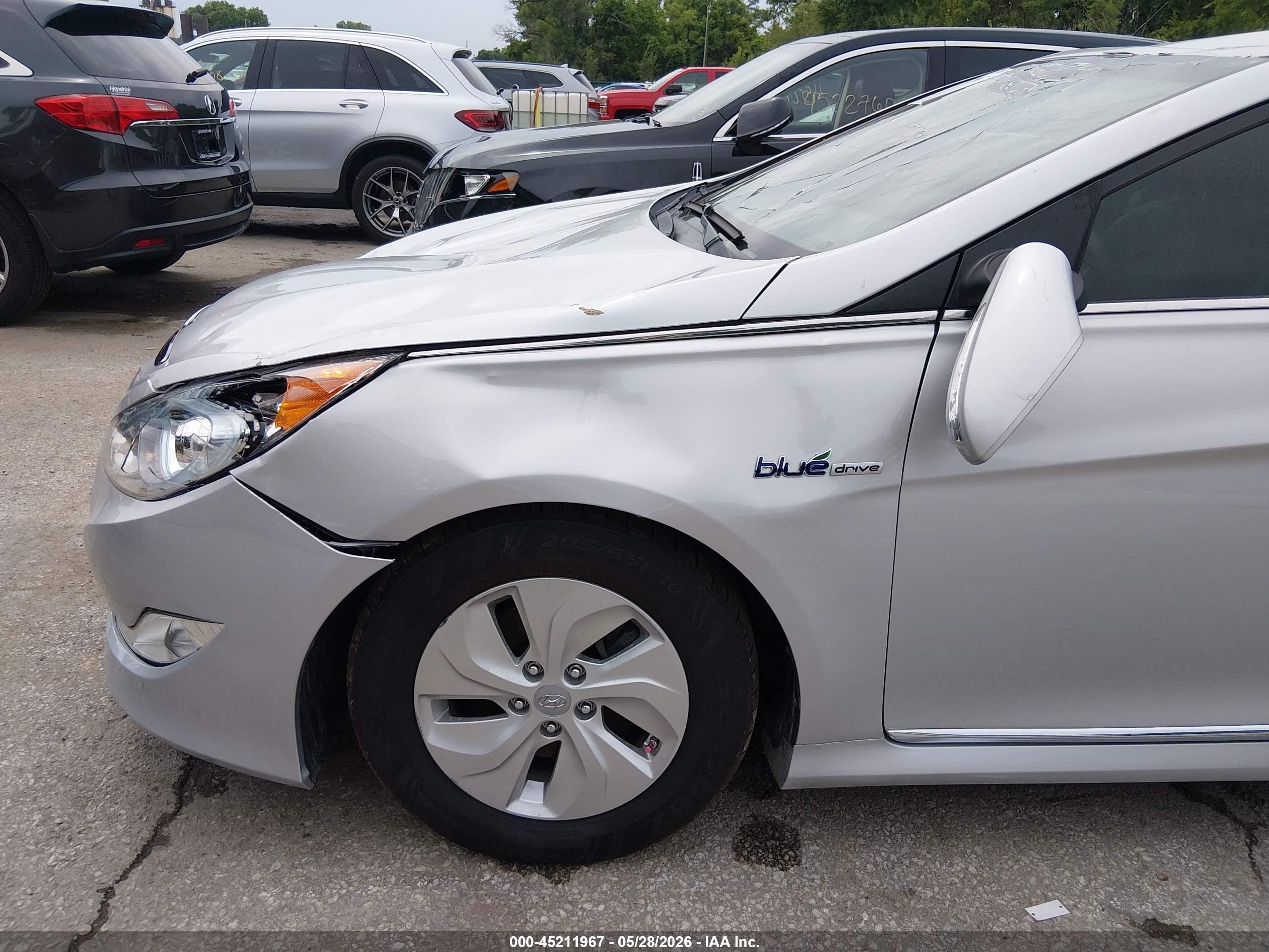 2015 Hyundai Sonata Hybrid Silver vin: KMHEC4A40FA135337
