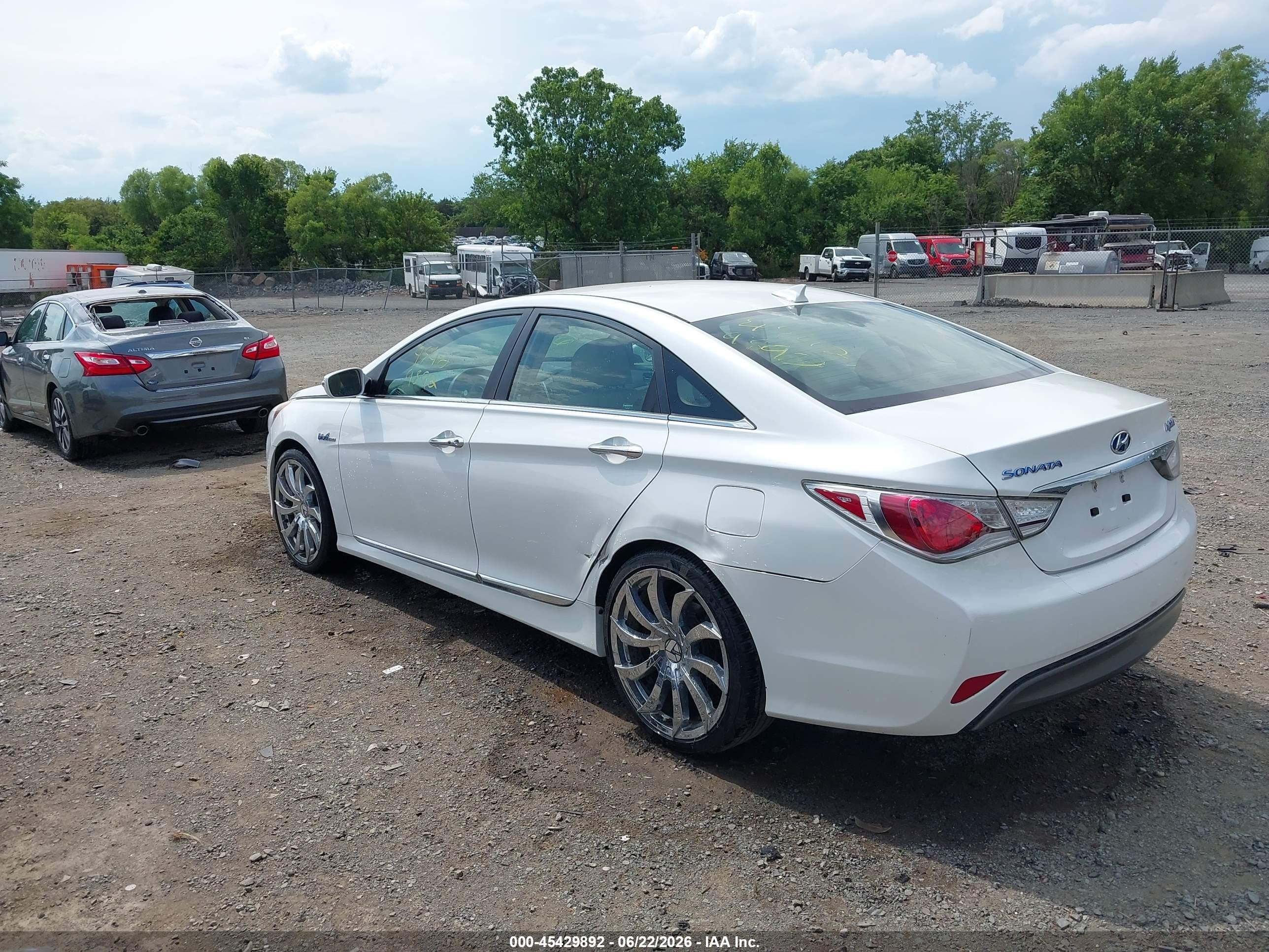 2015 Hyundai Sonata Hybrid   White vin: KMHEC4A40FA137055
