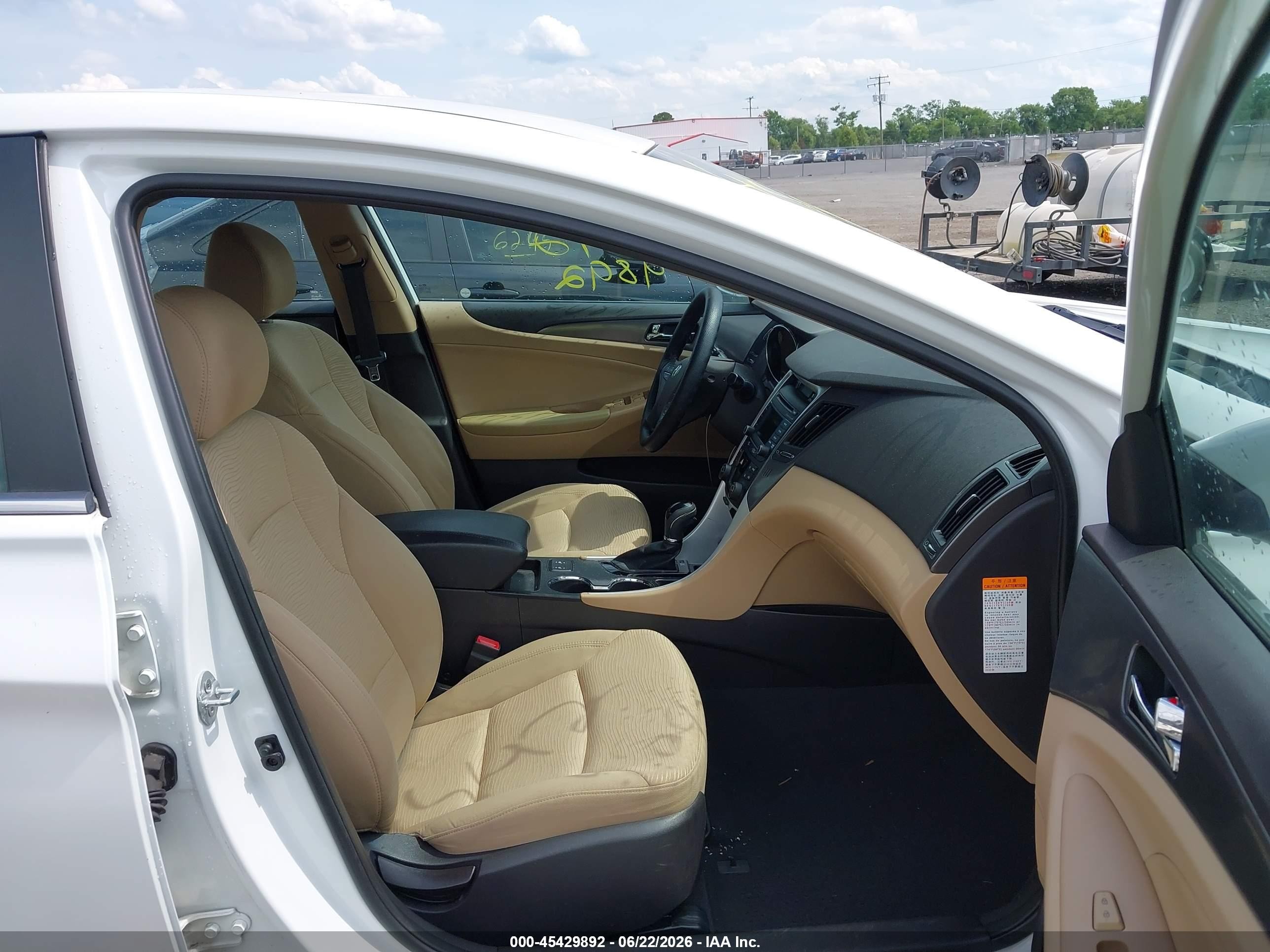 2015 Hyundai Sonata Hybrid   White vin: KMHEC4A40FA137055