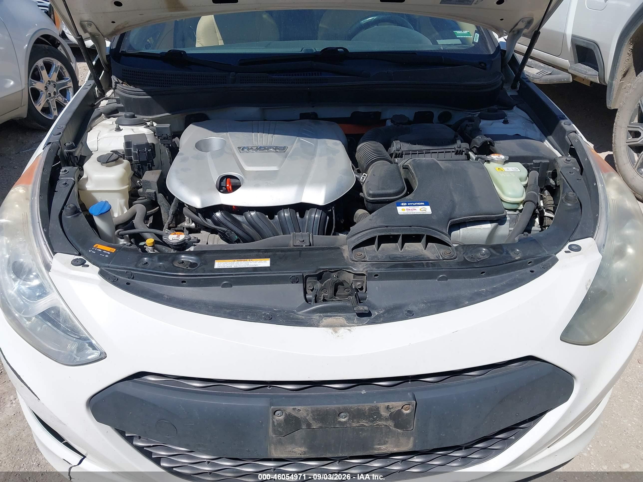 2015 Hyundai Sonata Hybrid   Белый vin: KMHEC4A40FA139596