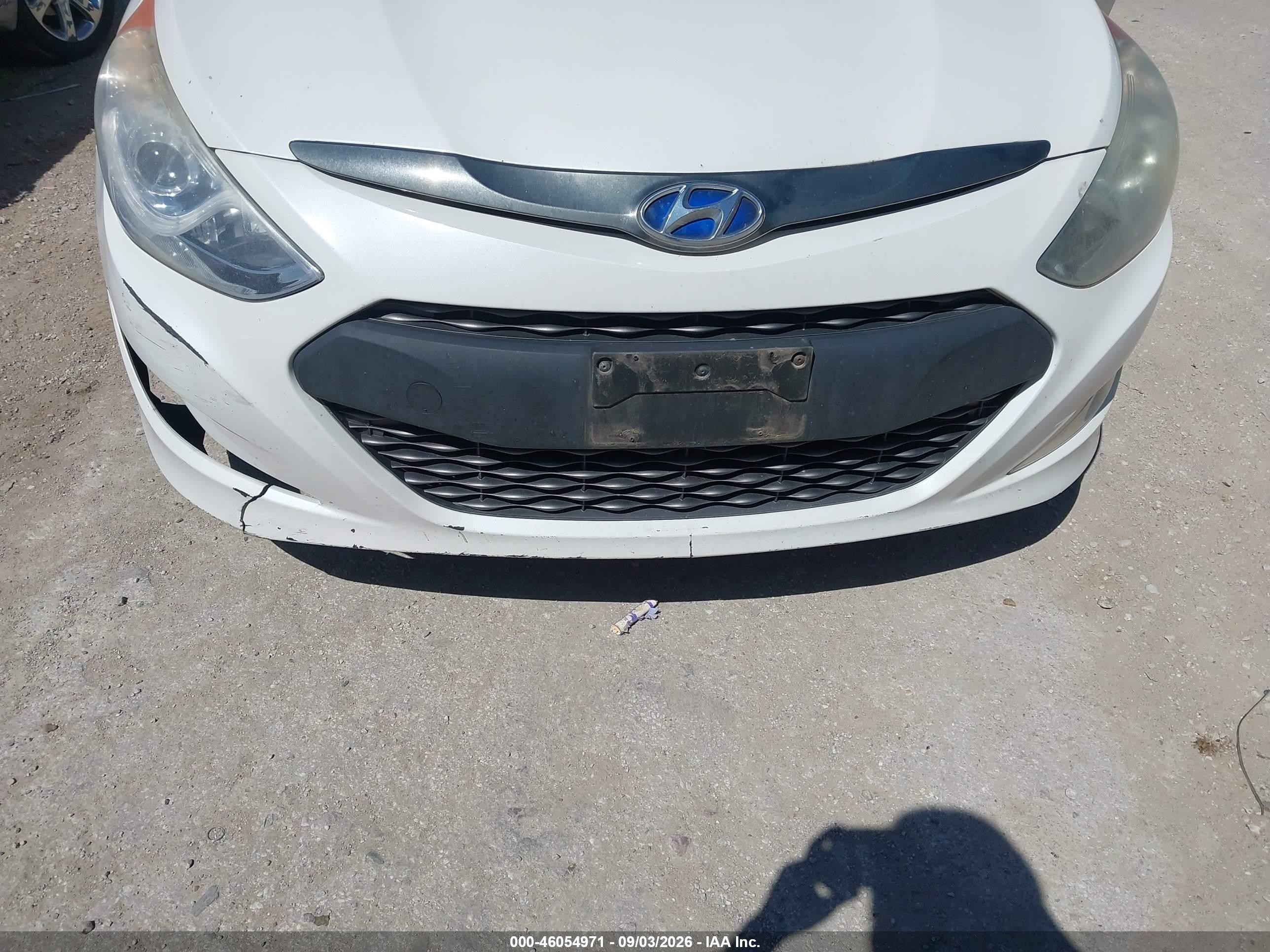 2015 Hyundai Sonata Hybrid   Белый vin: KMHEC4A40FA139596