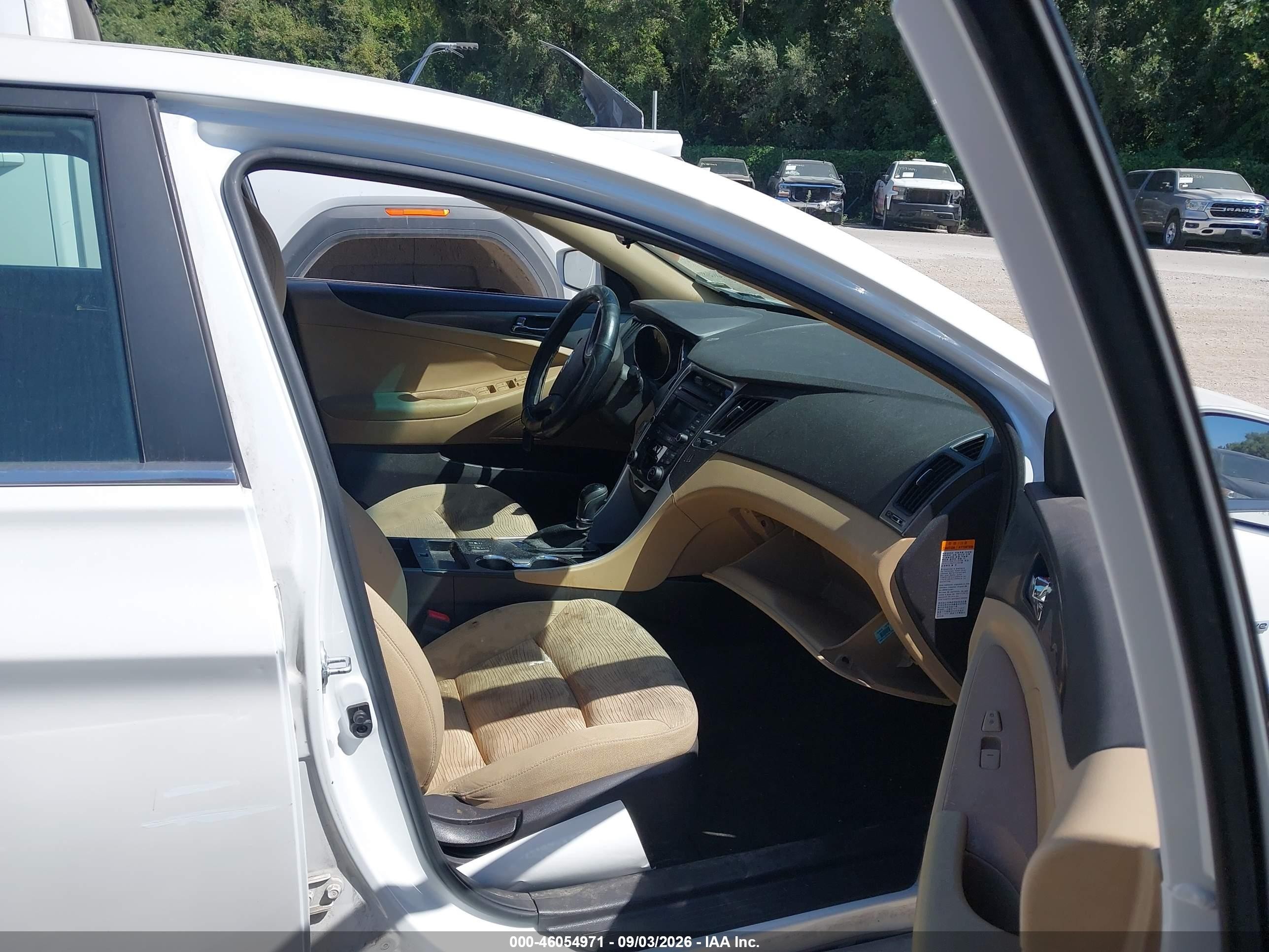 2015 Hyundai Sonata Hybrid   Белый vin: KMHEC4A40FA139596