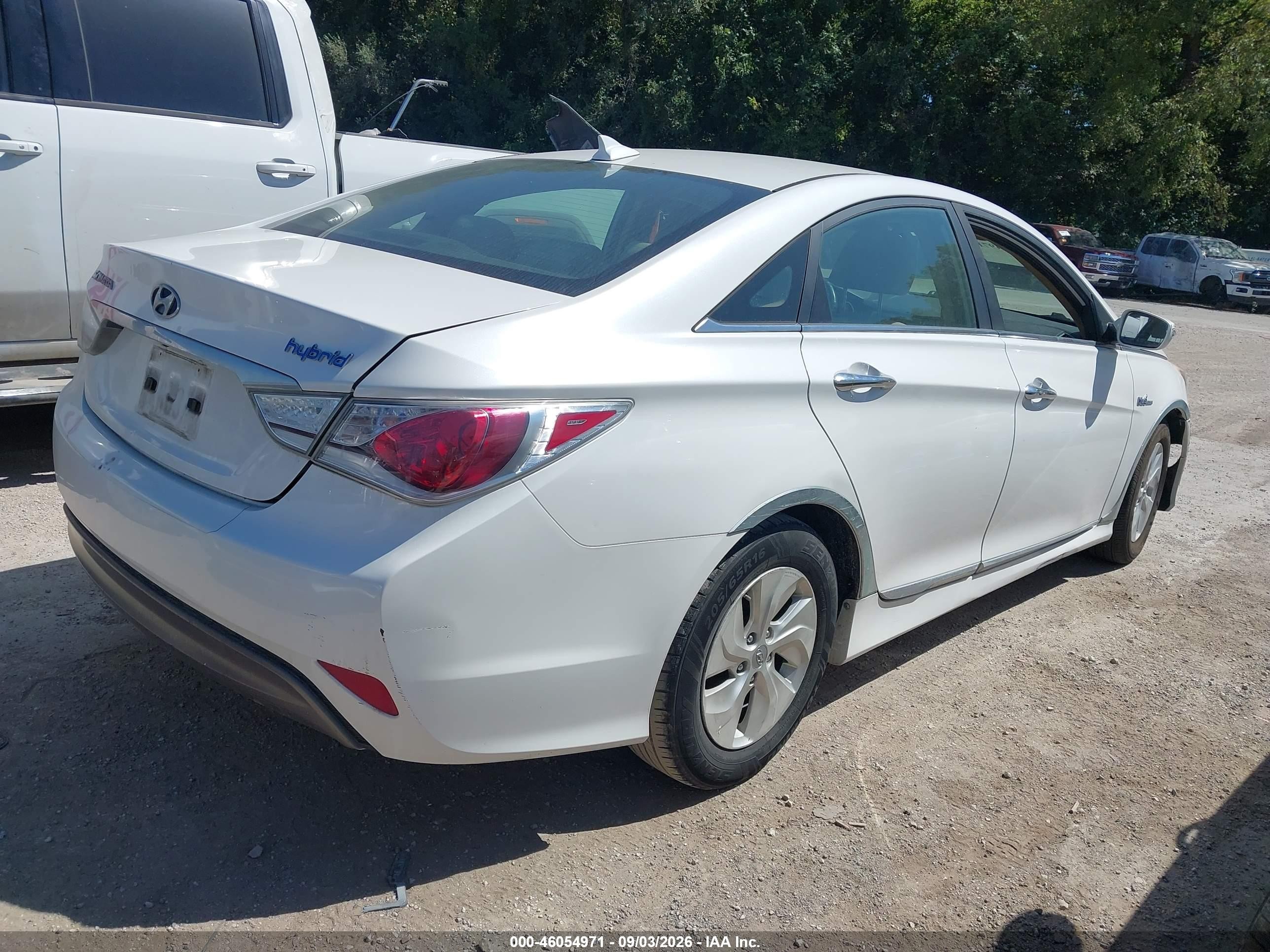 2015 Hyundai Sonata Hybrid   Белый vin: KMHEC4A40FA139596