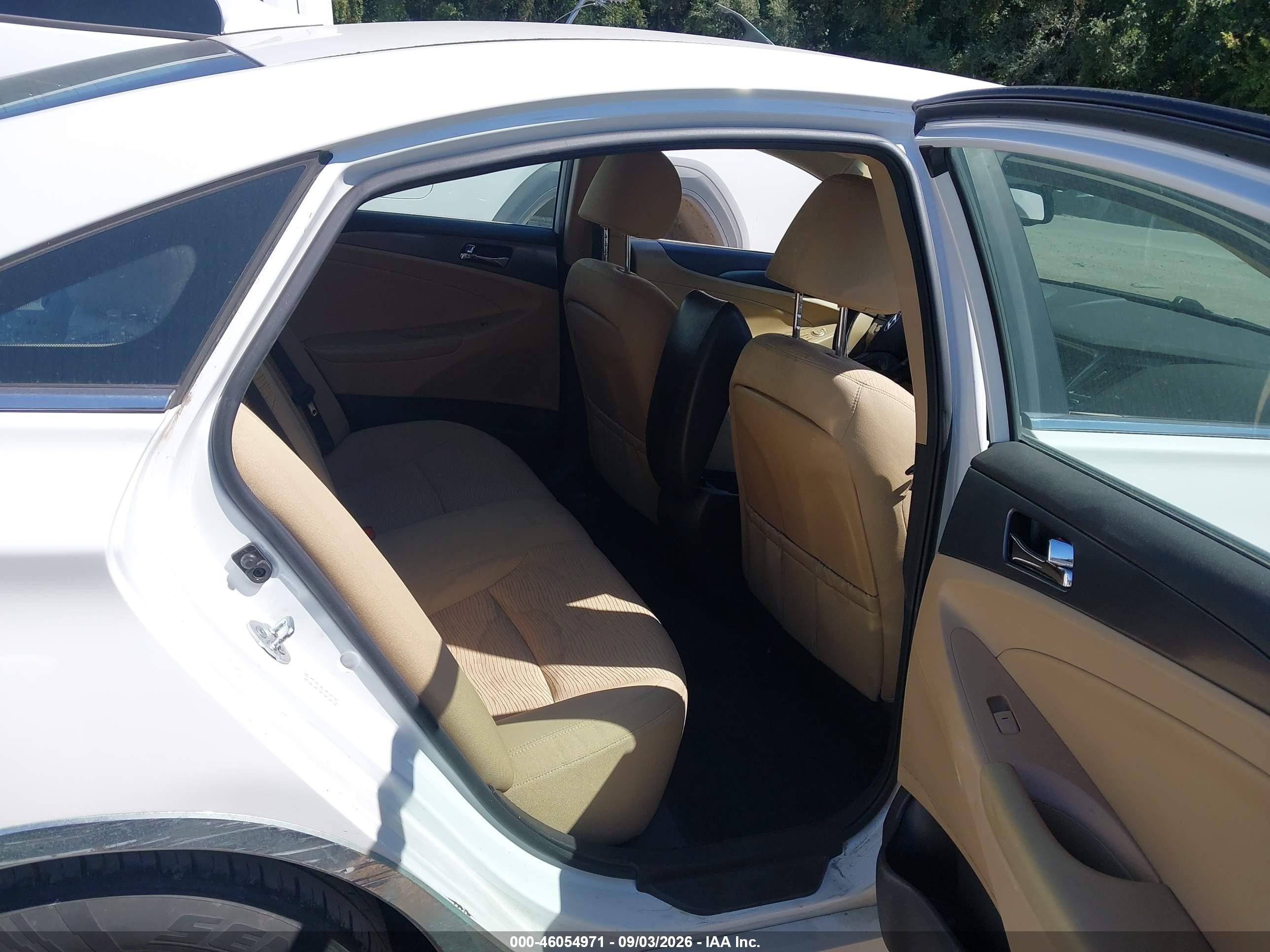 2015 Hyundai Sonata Hybrid   Белый vin: KMHEC4A40FA139596