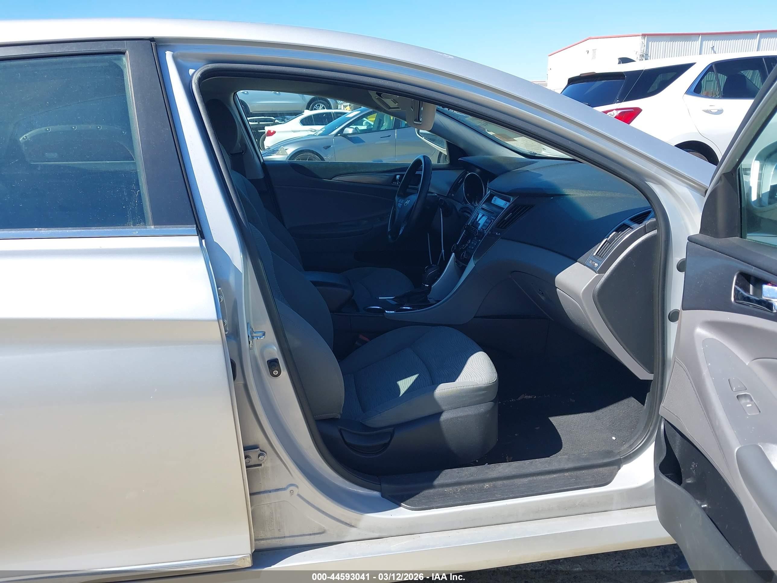 2011 Hyundai Sonata Hybrid   Silver vin: KMHEC4A41BA002418