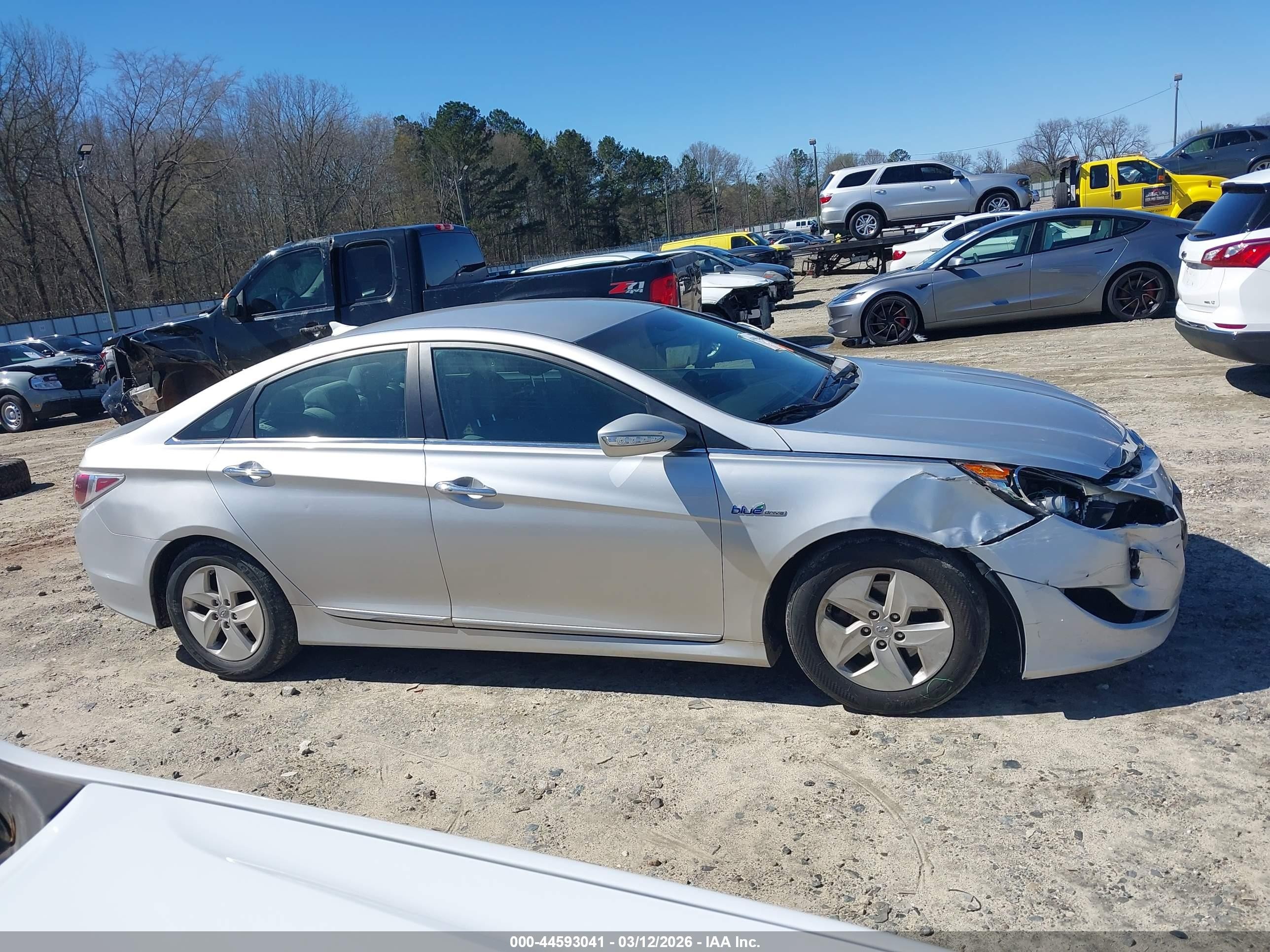 2011 Hyundai Sonata Hybrid   Silver vin: KMHEC4A41BA002418