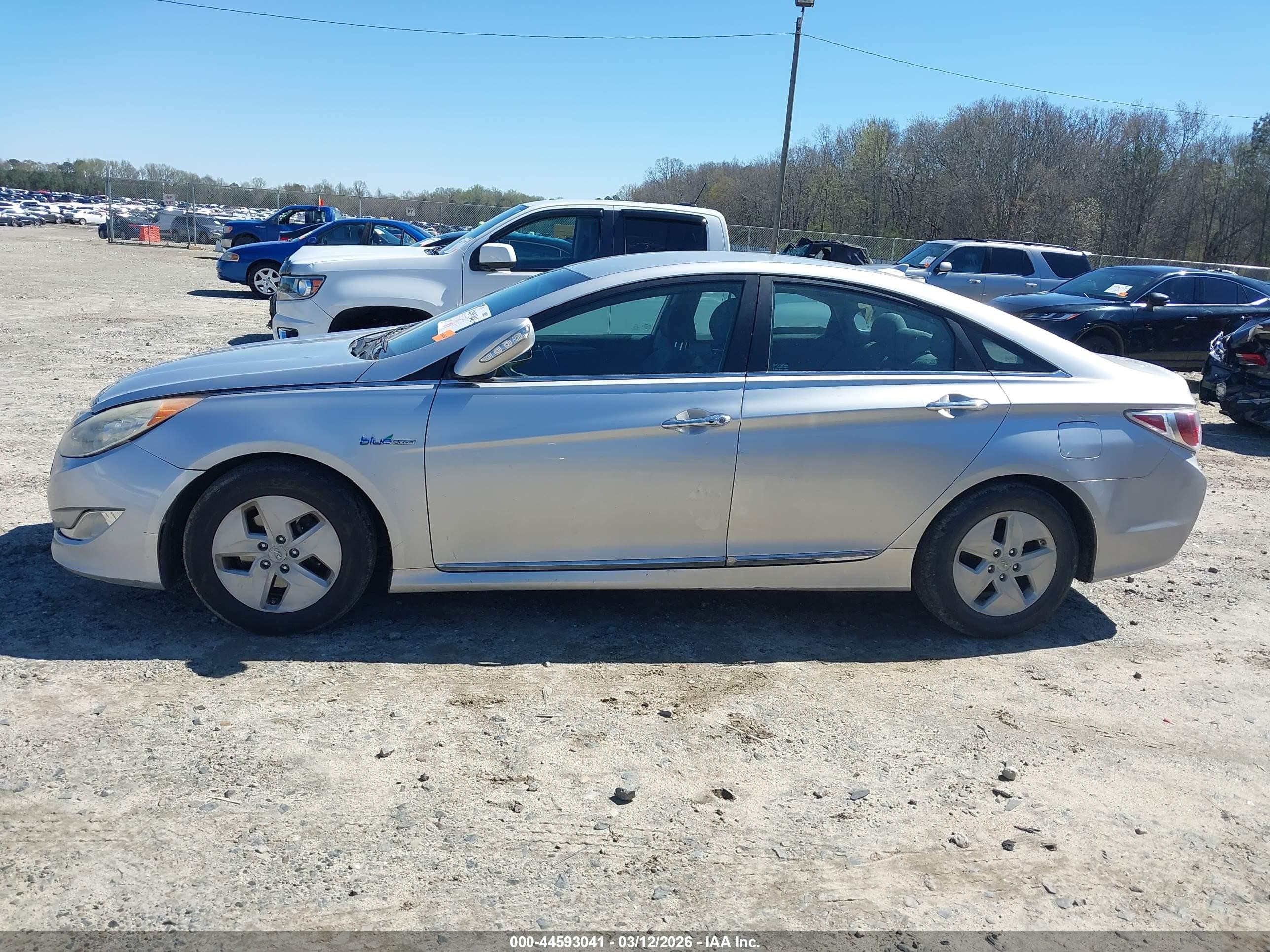 2011 Hyundai Sonata Hybrid   Silver vin: KMHEC4A41BA002418