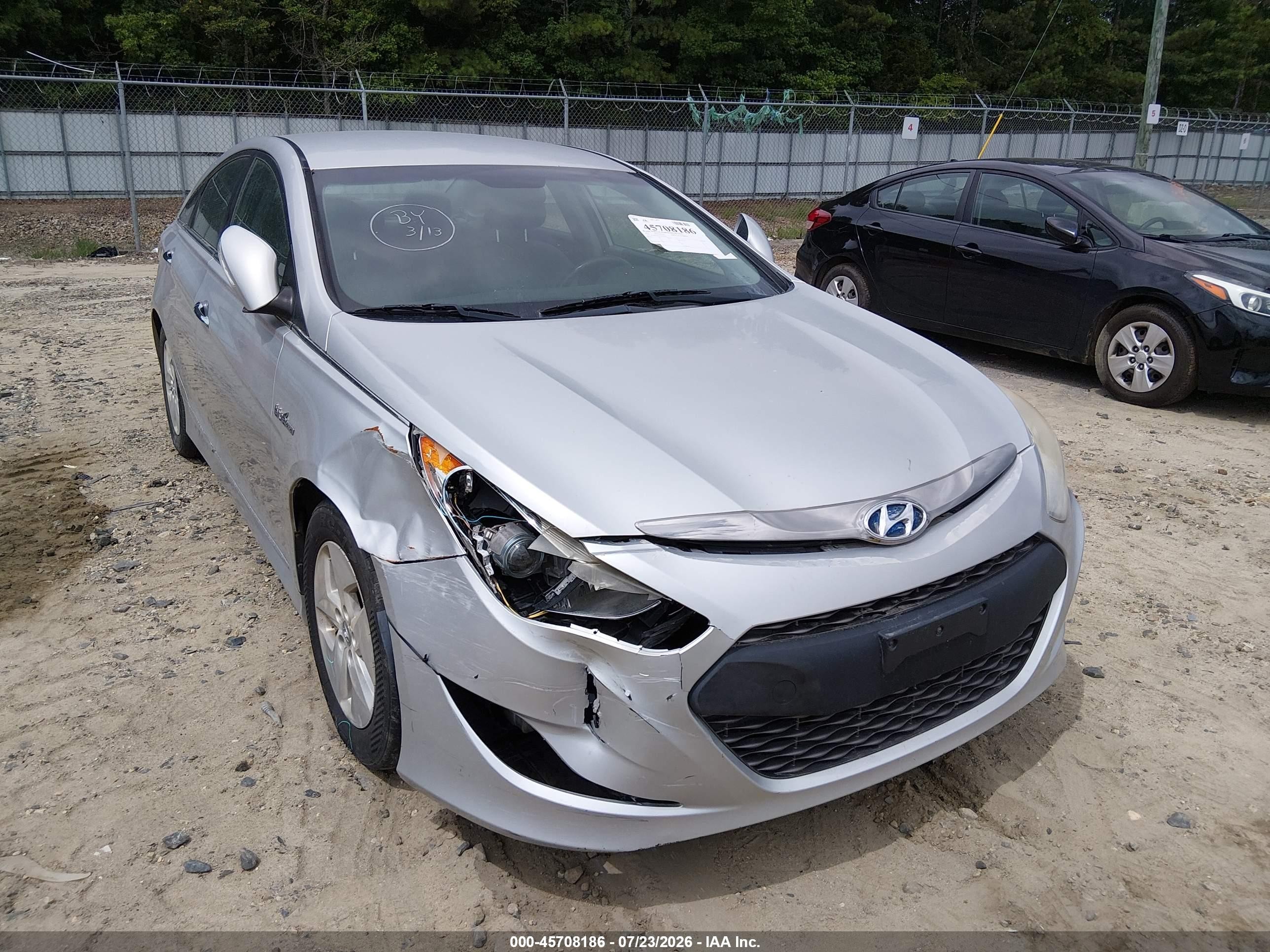 2011 Hyundai Sonata Hybrid   Серебряный vin: KMHEC4A41BA002418
