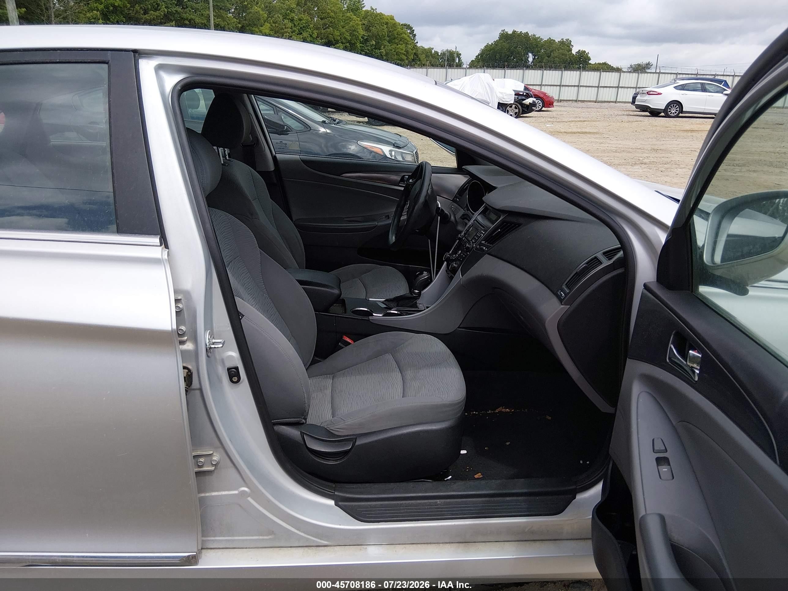 2011 Hyundai Sonata Hybrid   Серебряный vin: KMHEC4A41BA002418