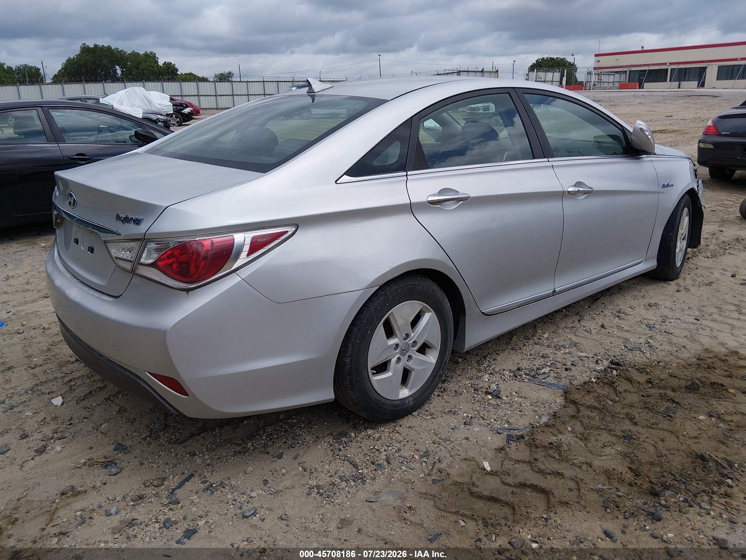2011 Hyundai Sonata Hybrid   Серебряный vin: KMHEC4A41BA002418