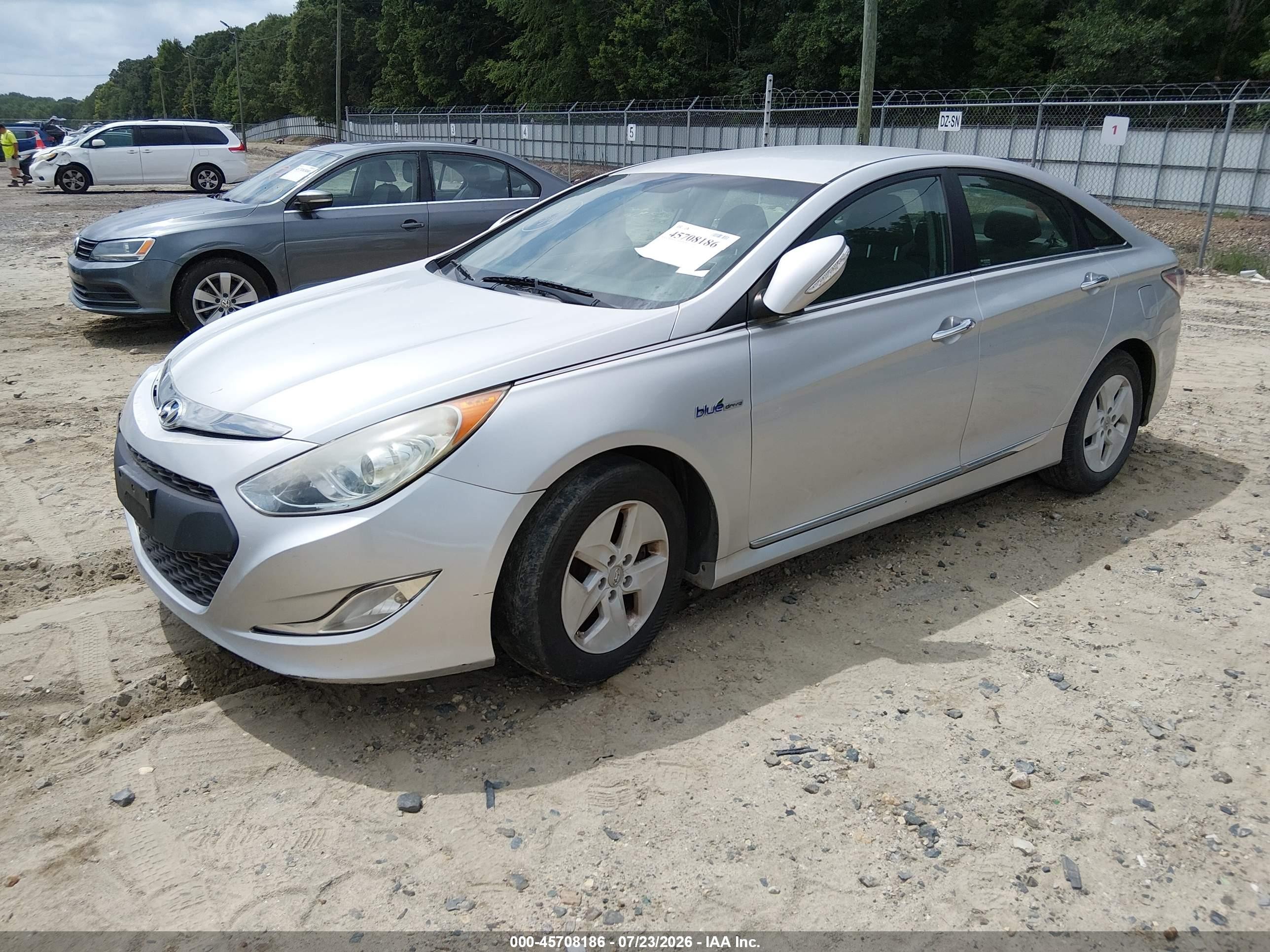 2011 Hyundai Sonata Hybrid   Серебряный vin: KMHEC4A41BA002418